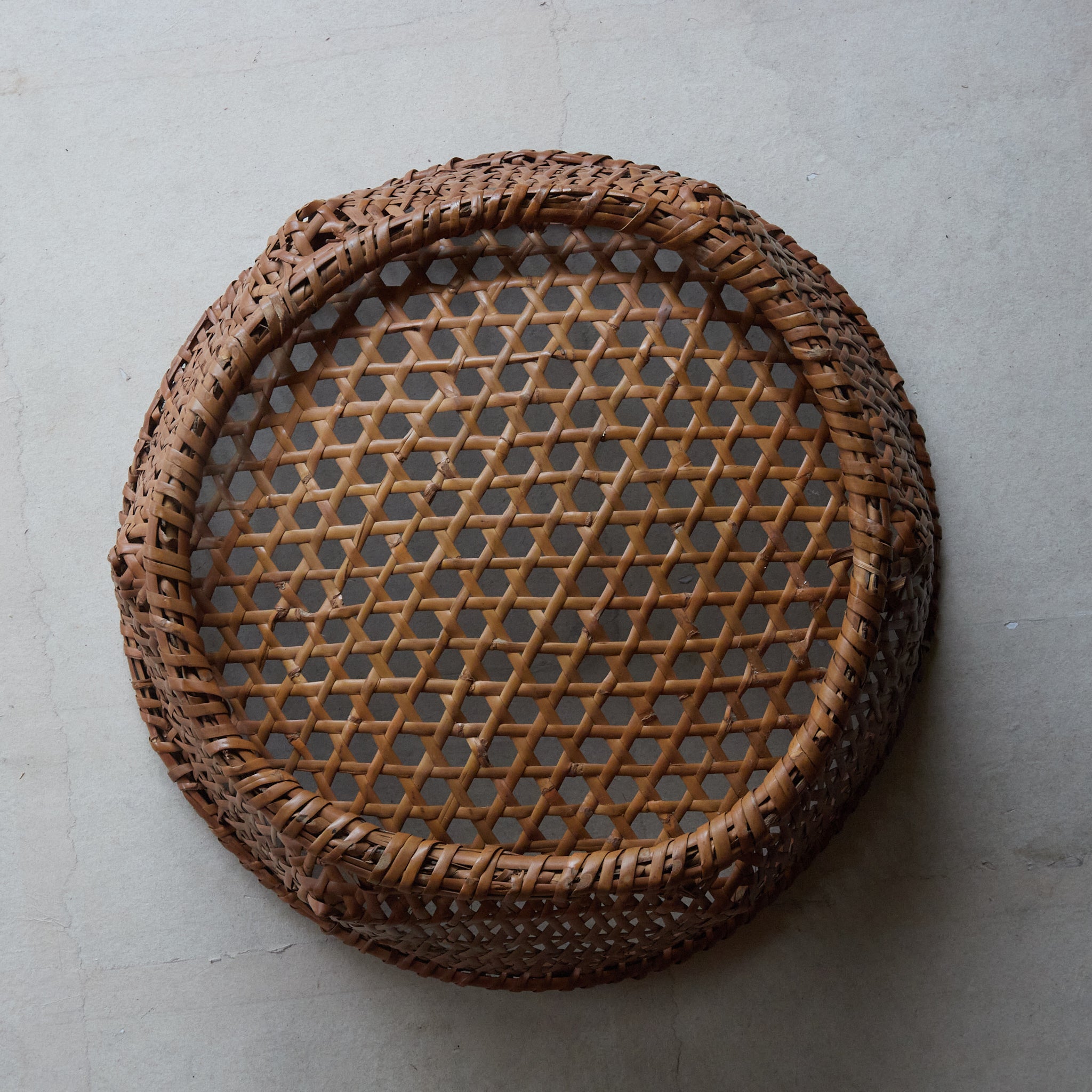 Amber-colored six-sided bamboo basket Taisho period/1912-1926CE