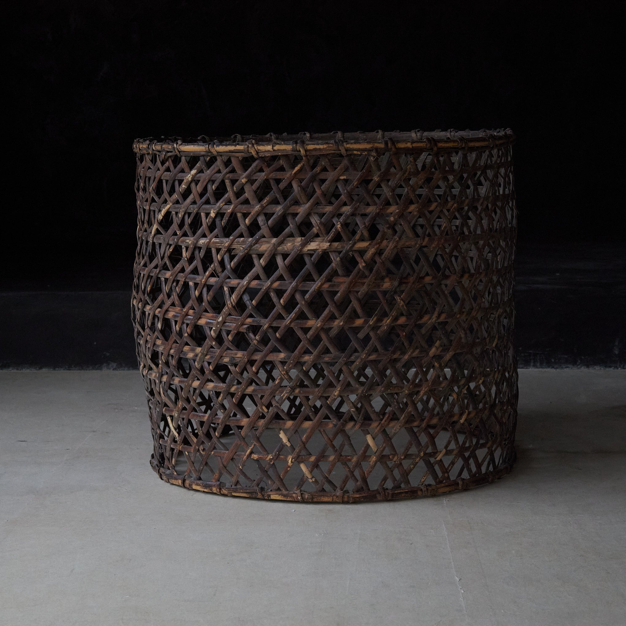 A well-used antique woven basket object from the Taisho period/1912-1926CE