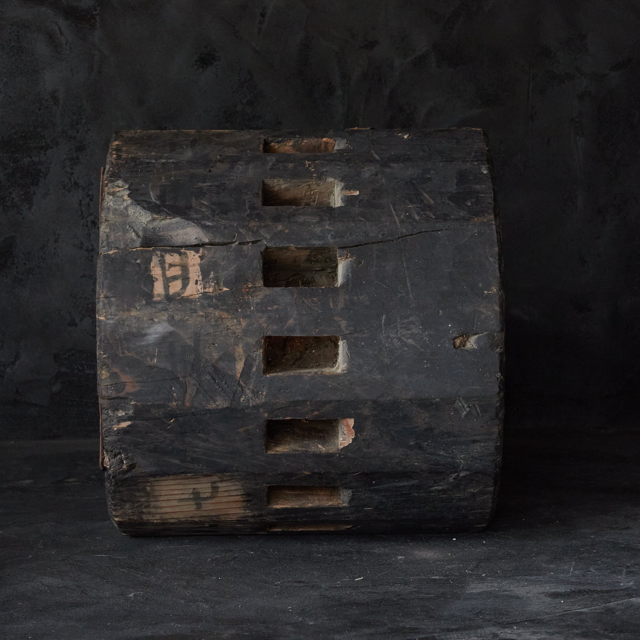 Tea stand made of dried wood from the Showa period/1926-1989CE