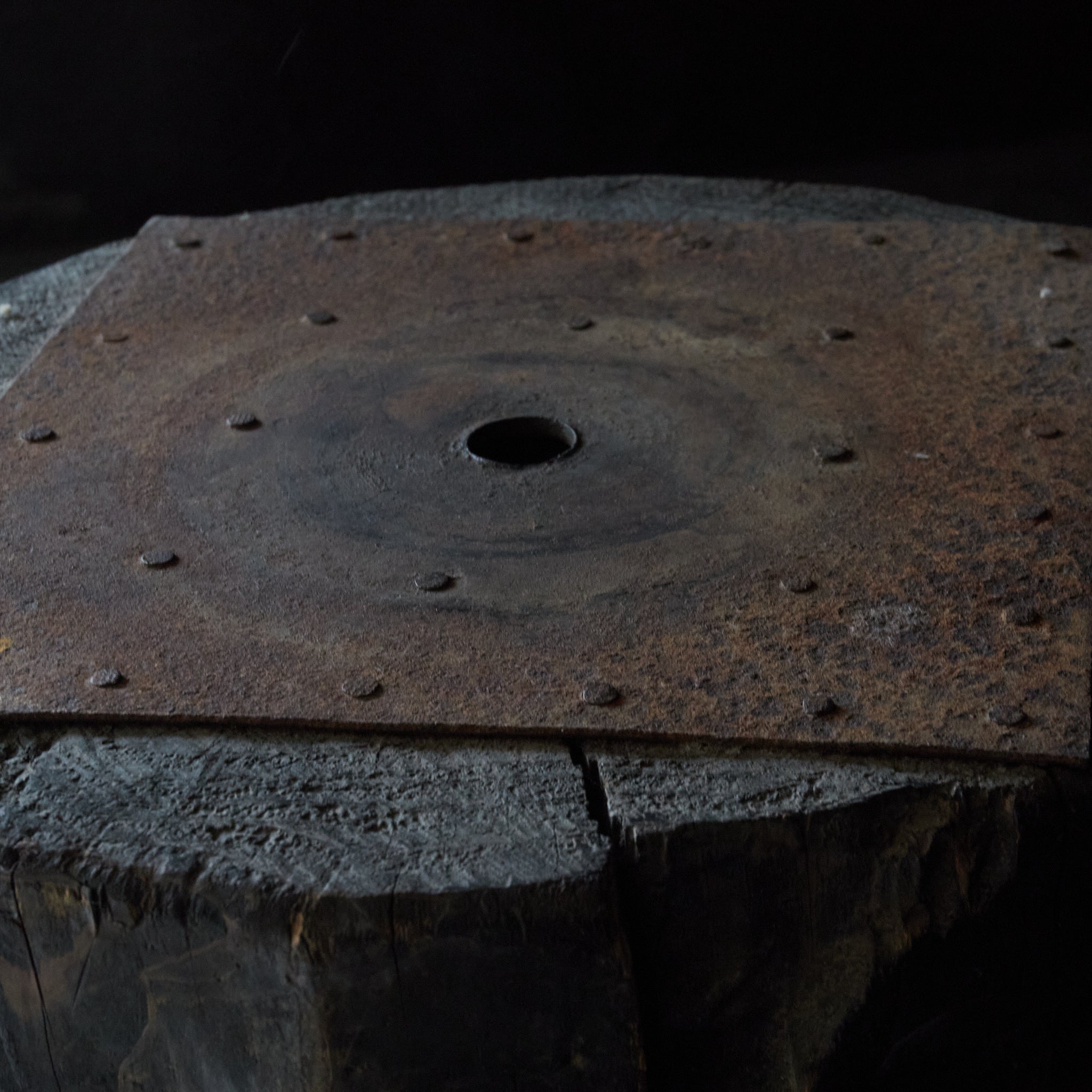 Tea stand made of dried wood from the Showa period/1926-1989CE