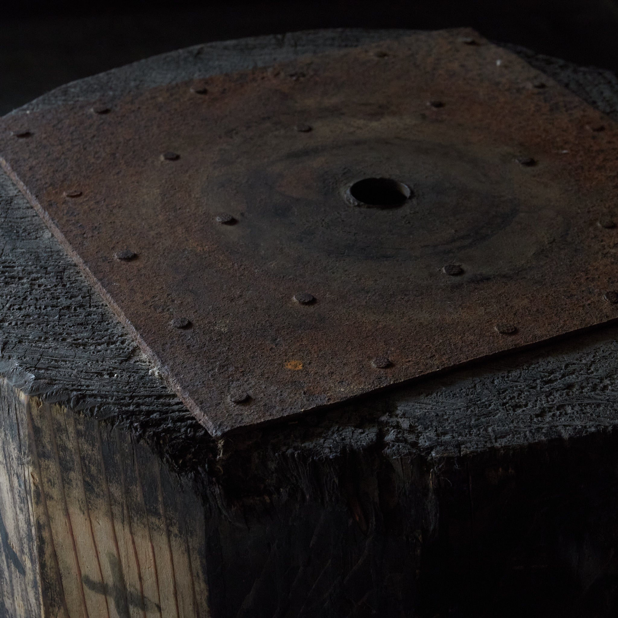 Tea stand made of dried wood from the Showa period/1926-1989CE