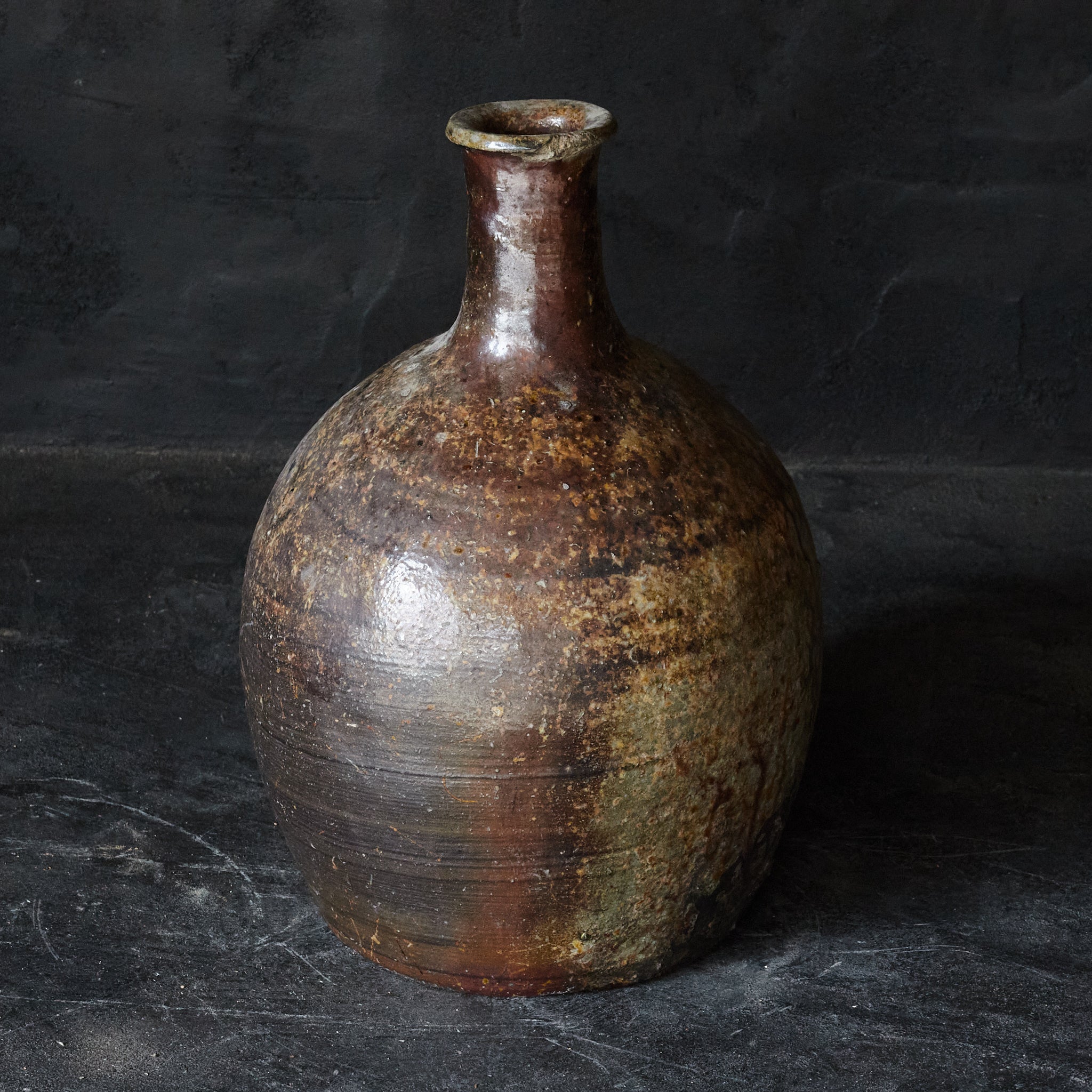 FRASCO DE SAKE CON FORMA DE BARCO, Ko-Tokoname, Período Edo（1603–1867 d. C.）