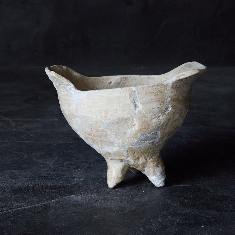 JUE-SHAPED RITUAL VESSEL, Katade, with three legs, Joseon Dynasty（1392–1897CE）