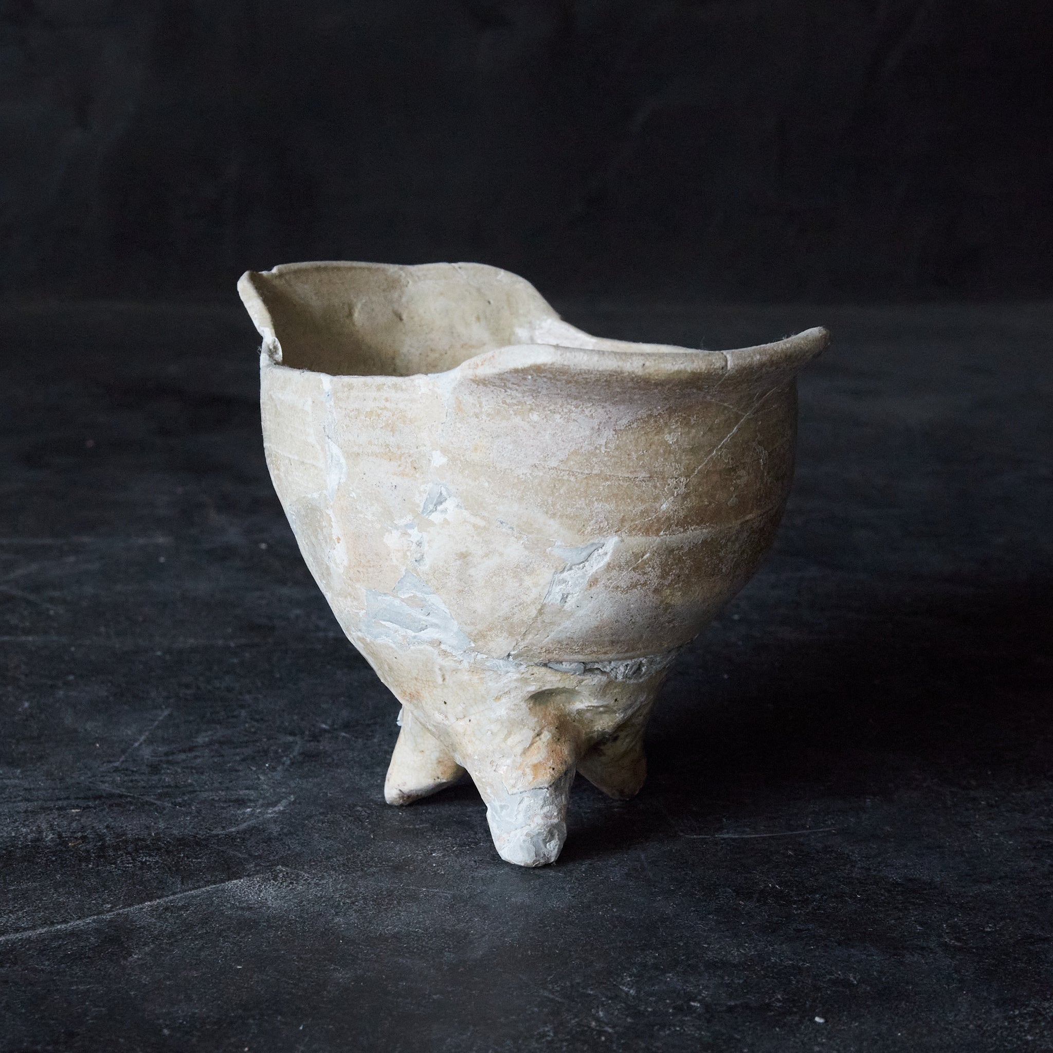 JUE-SHAPED RITUAL VESSEL, Katade, with three legs, Joseon Dynasty（1392–1897CE）
