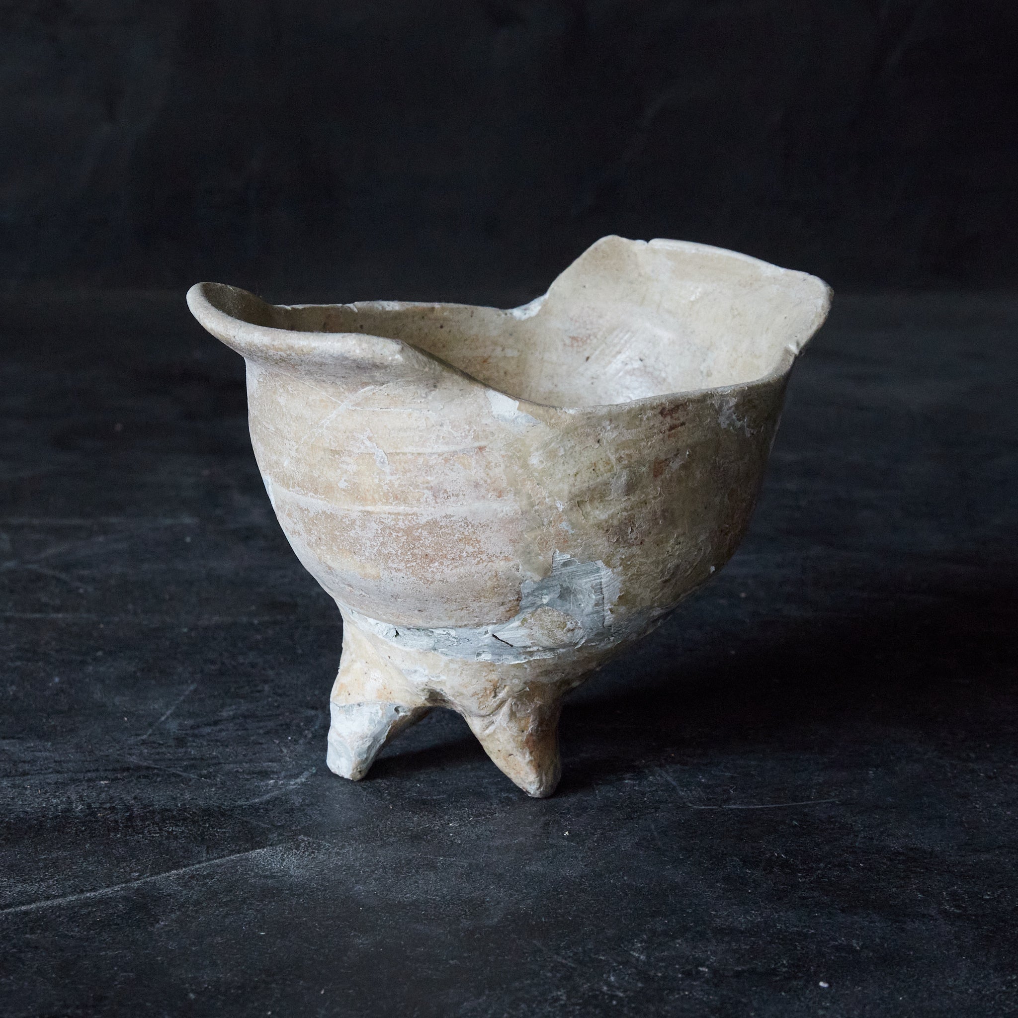 JUE-SHAPED RITUAL VESSEL, Katade, with three legs, Joseon Dynasty（1392–1897CE）