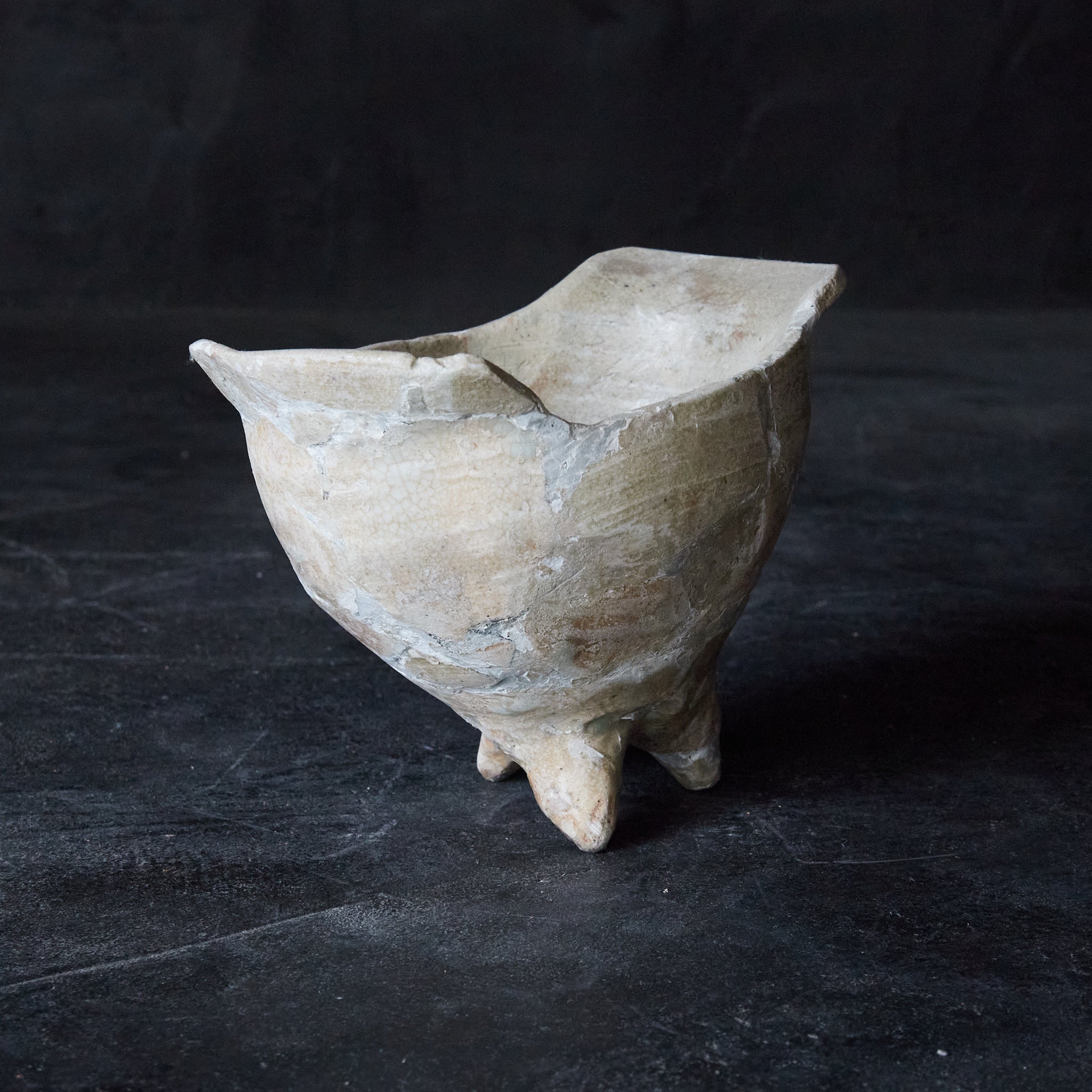 李朝時代の盃③ 李朝 堅手三足爵型祭器（1392–1897 CE） | 入蘆花（ロカニイル）