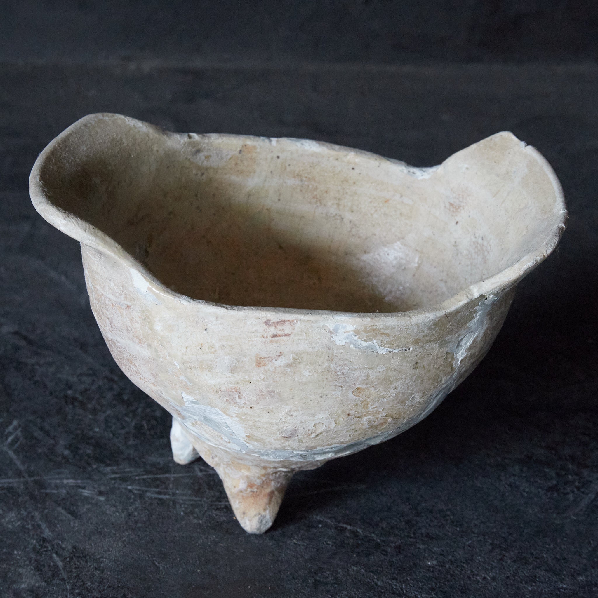 JUE-SHAPED RITUAL VESSEL, Katade, with three legs, Joseon Dynasty（1392–1897CE）