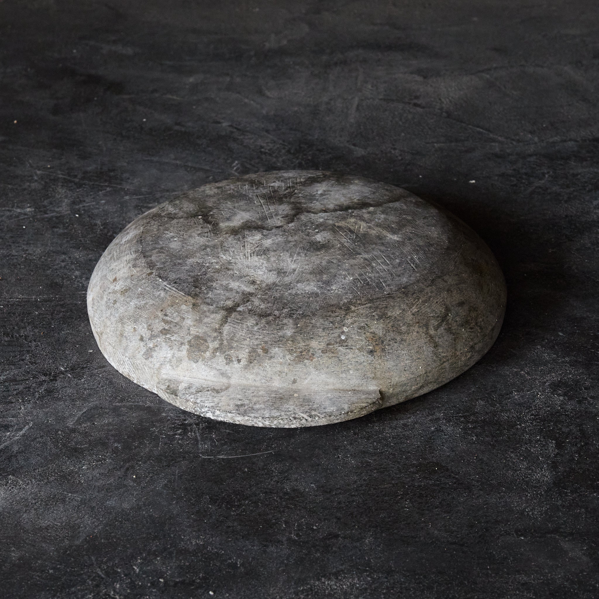 李朝 石皿（1392–1897 CE） | 入蘆花（ロカニイル）