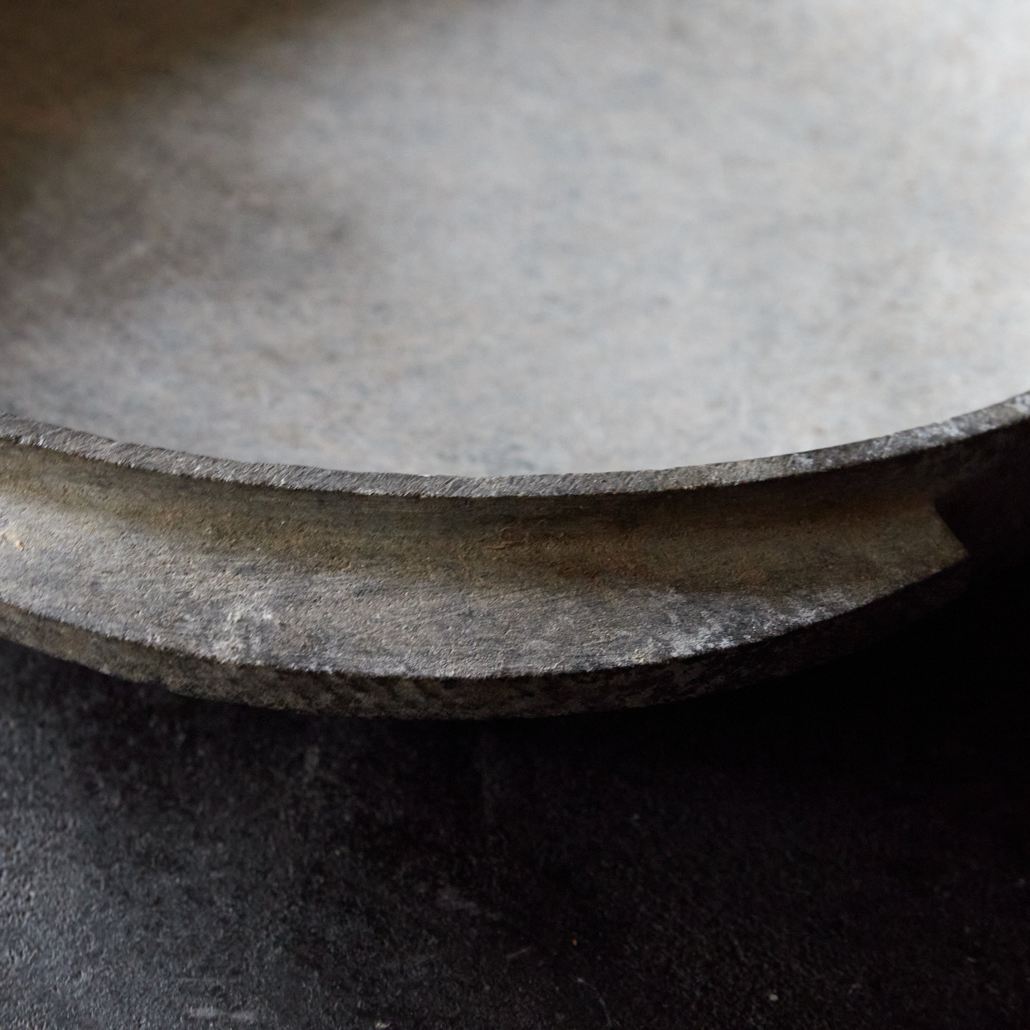 李朝 石皿（1392–1897 CE） | 入蘆花（ロカニイル）