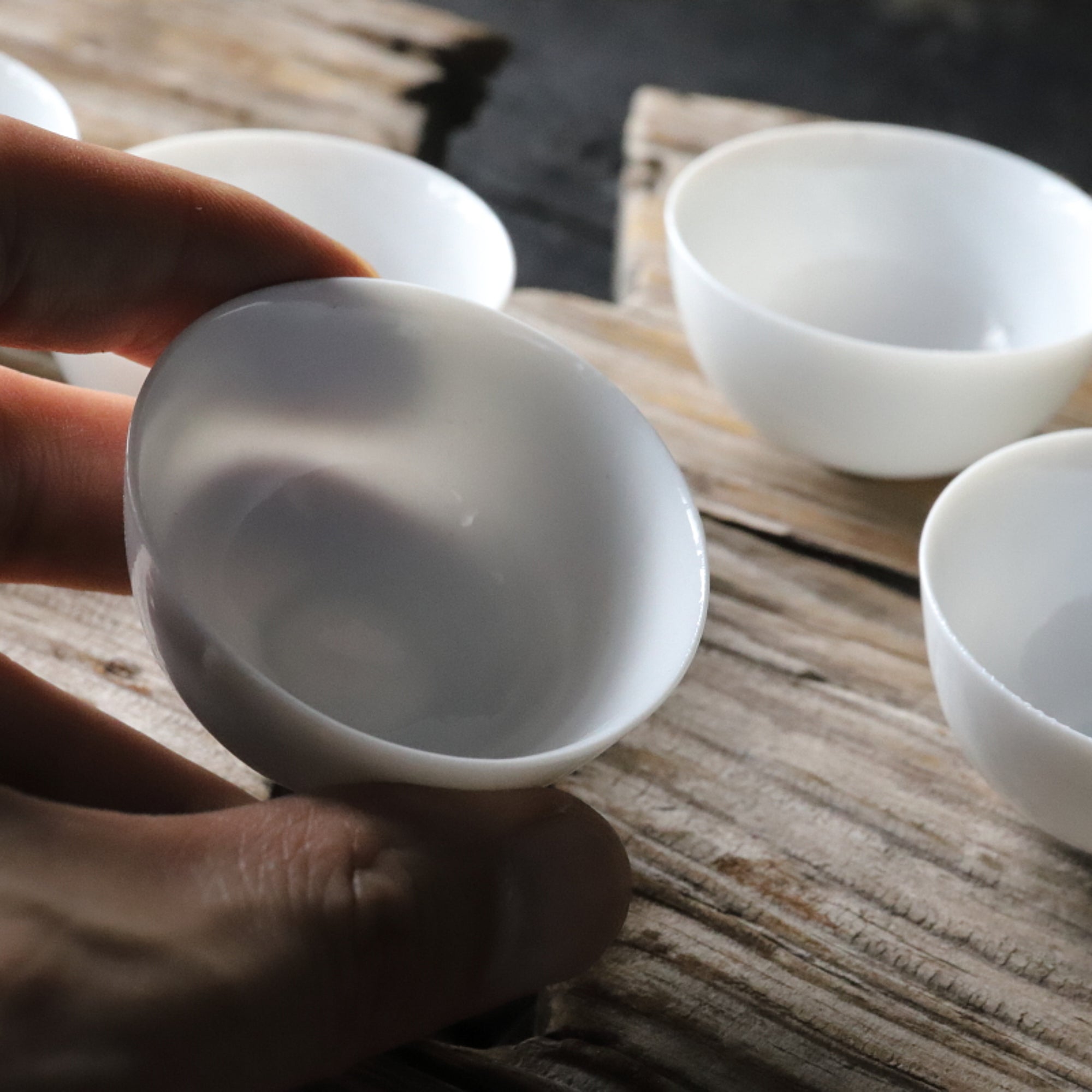 DÜNNE HALBMONDFÖRMIGE TEETASSE, Weißporzellan, 5er-set, 1960er–1980er, Gegenwart（ab dem 20. Jahrhundert）