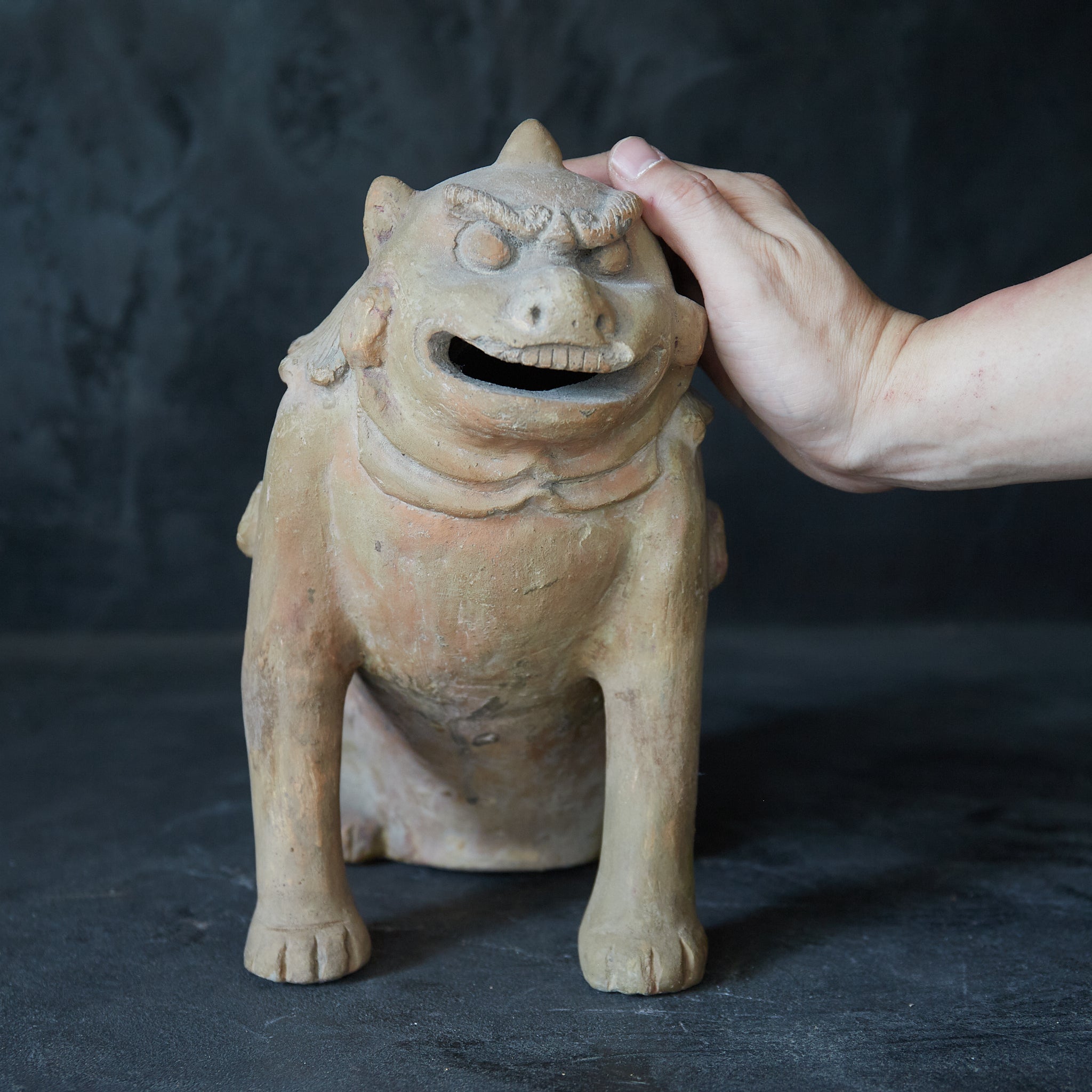 Earthenware lion statue