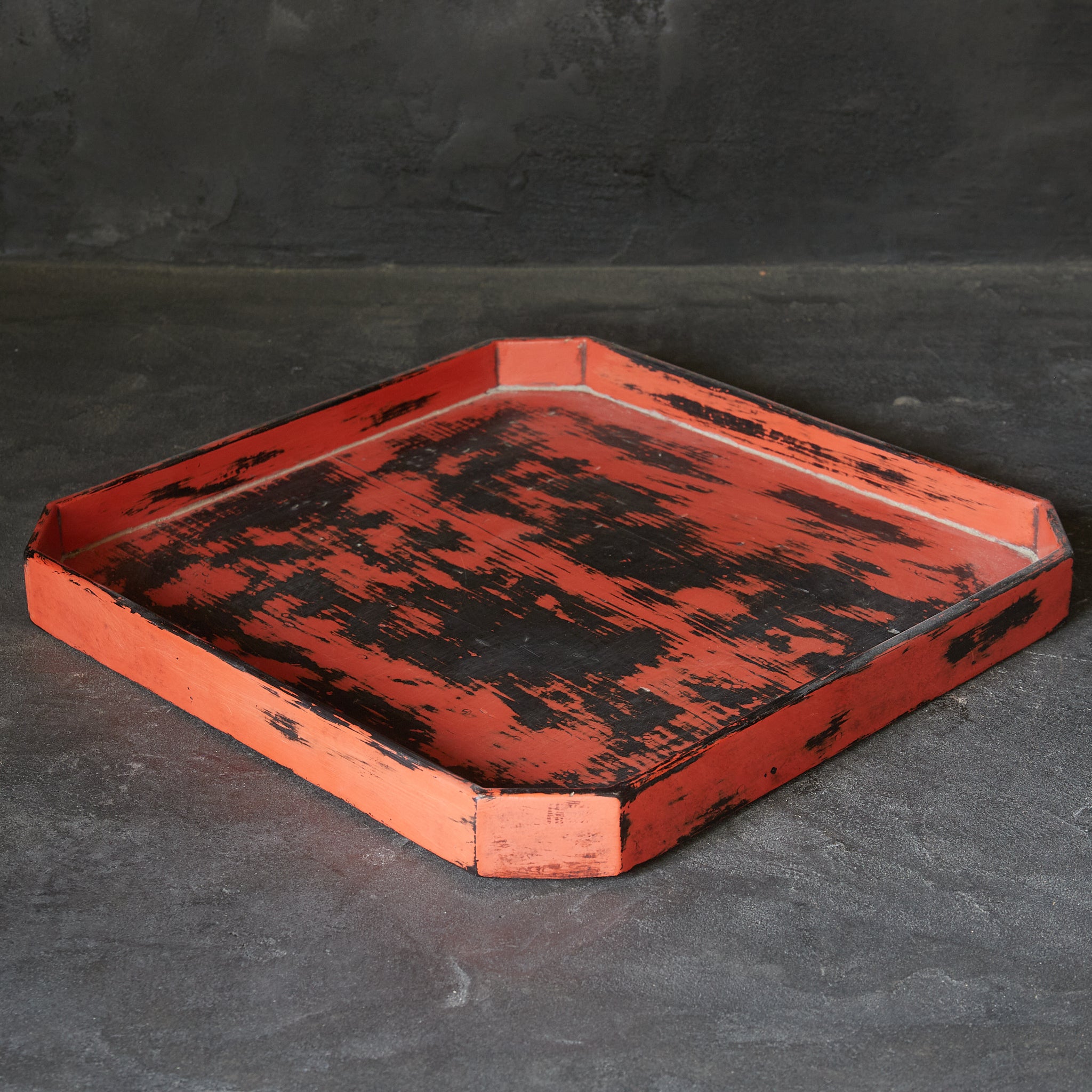 室町時代 根来 隅切盆（1336–1573 CE） | 入蘆花（ロカニイル）