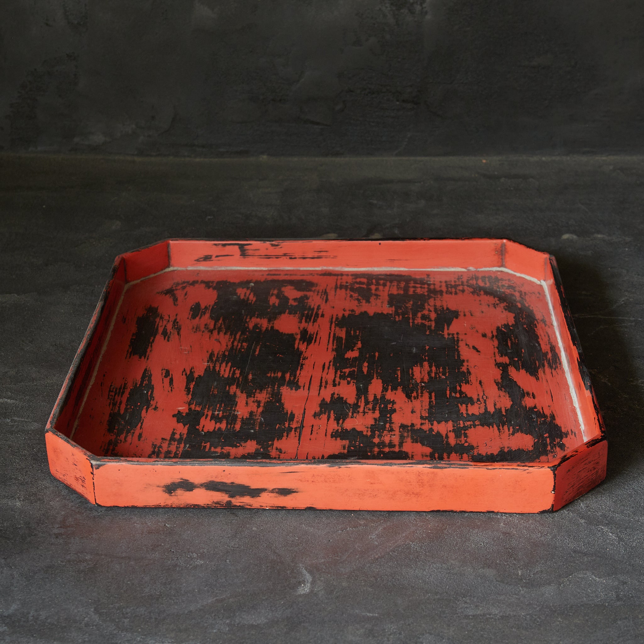 BANDEJA CON ESQUINAS EN ÁNGULO, Negoro, Período Muromachi（1336–1573 d. C.）