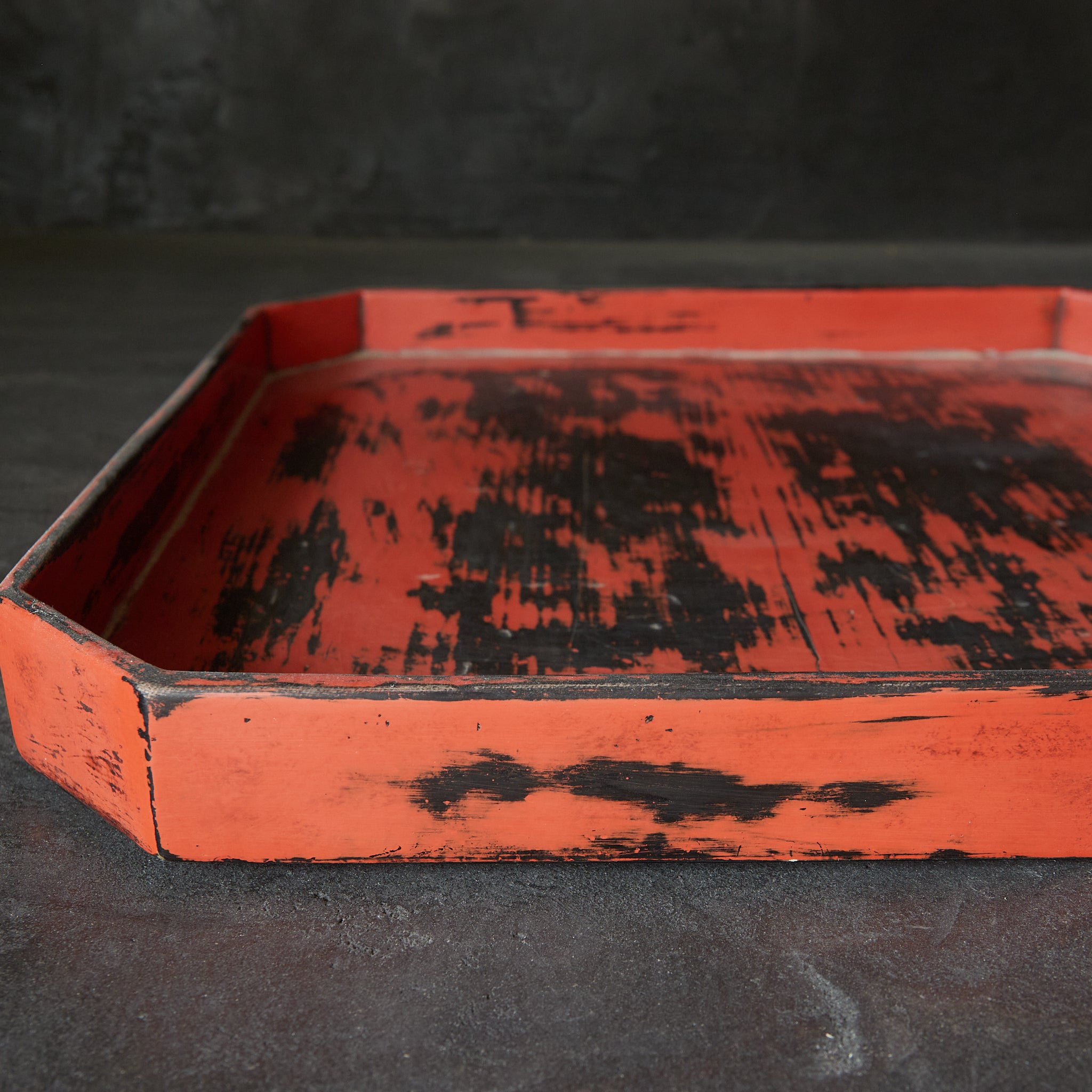 室町時代 根来 隅切盆（1336–1573 CE） | 入蘆花（ロカニイル）