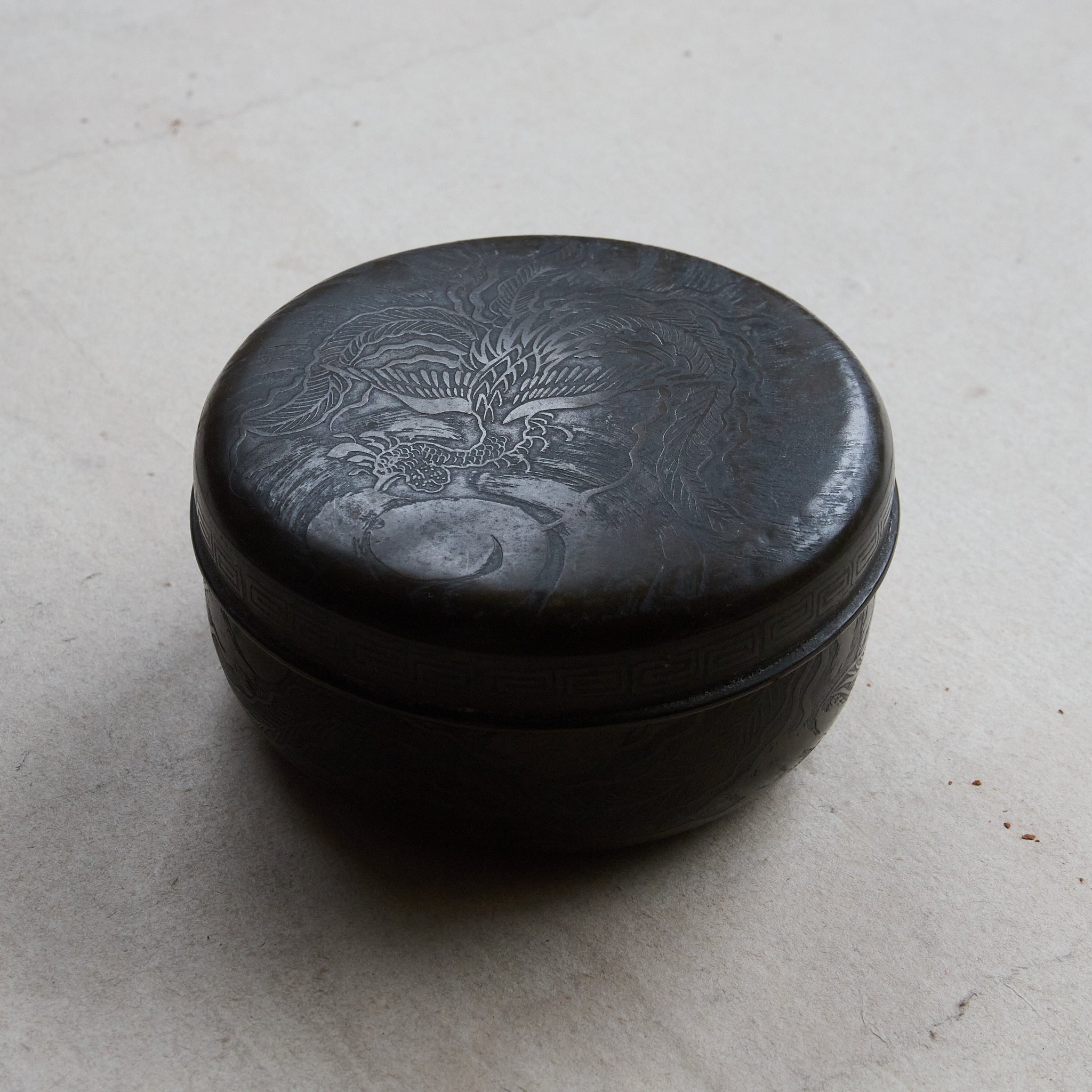 Antique bronze Chinese ware, lidded container