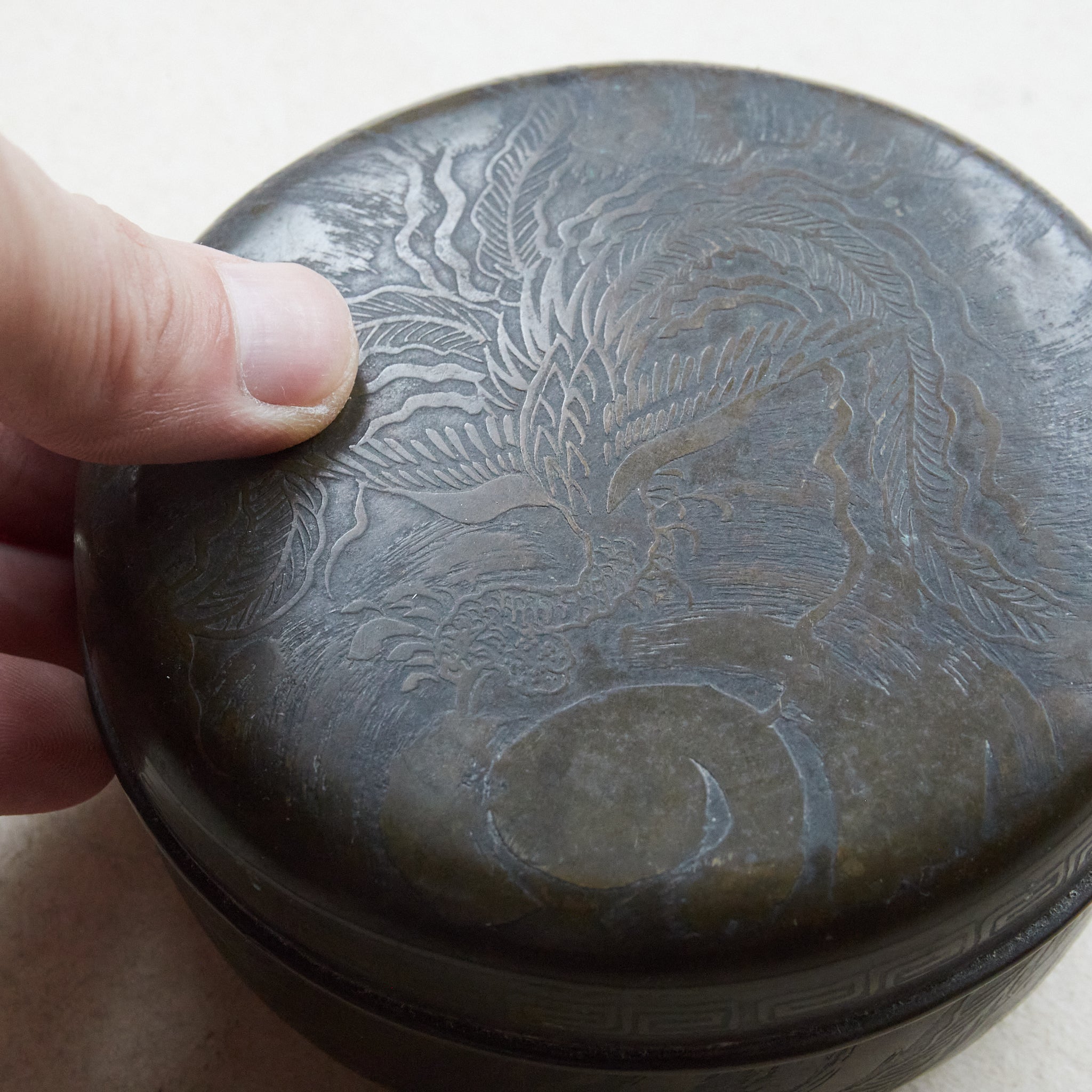 Antique bronze Chinese ware, lidded container