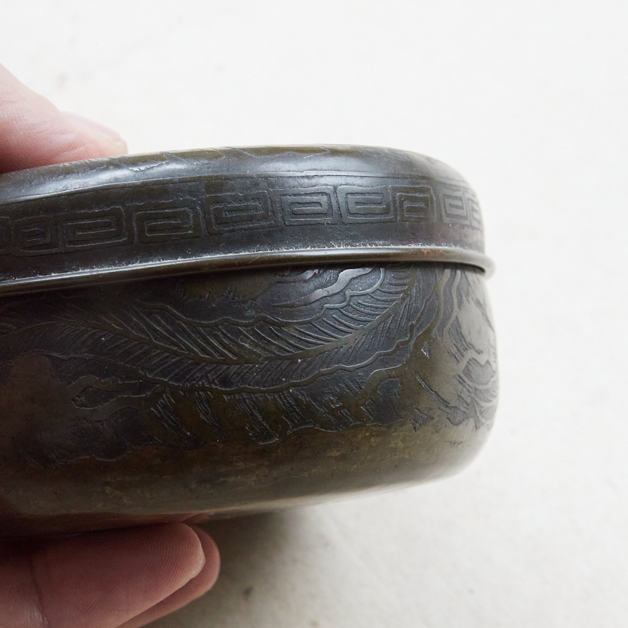 Antique bronze Chinese ware, lidded container