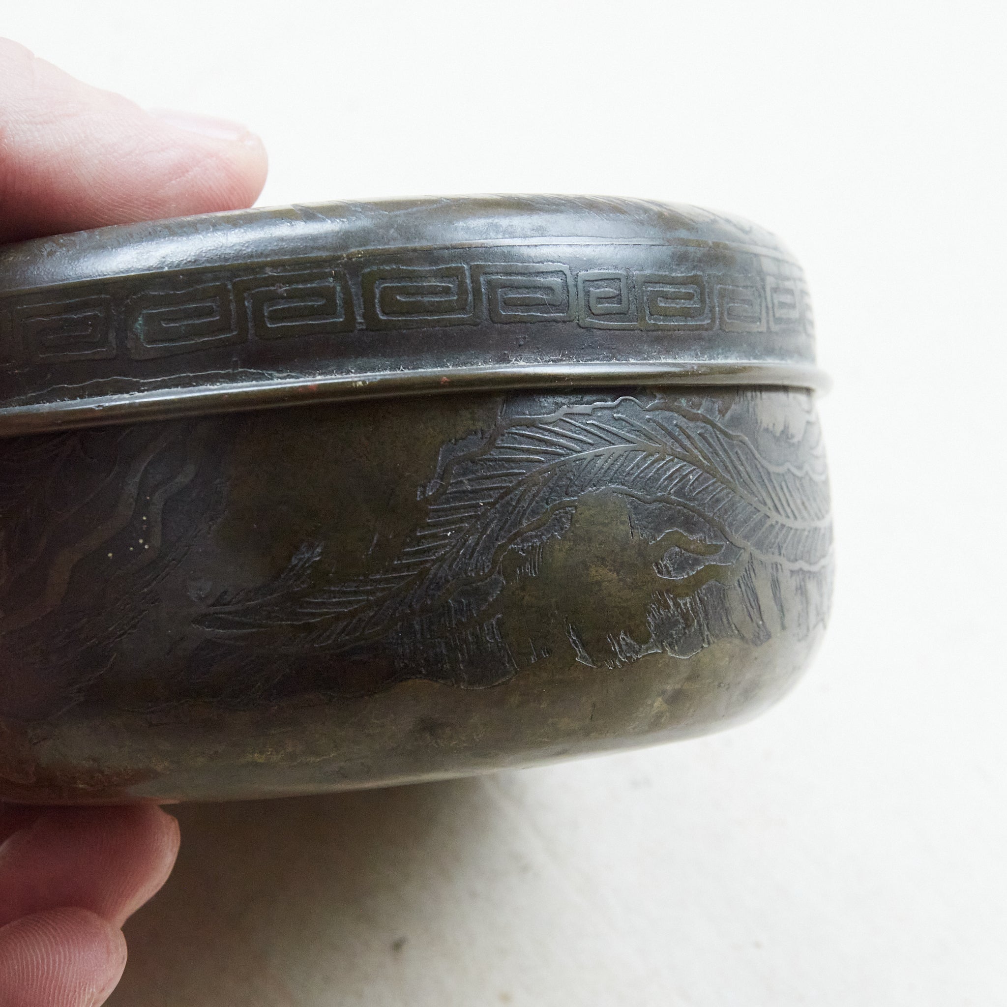 Antique bronze Chinese ware, lidded container