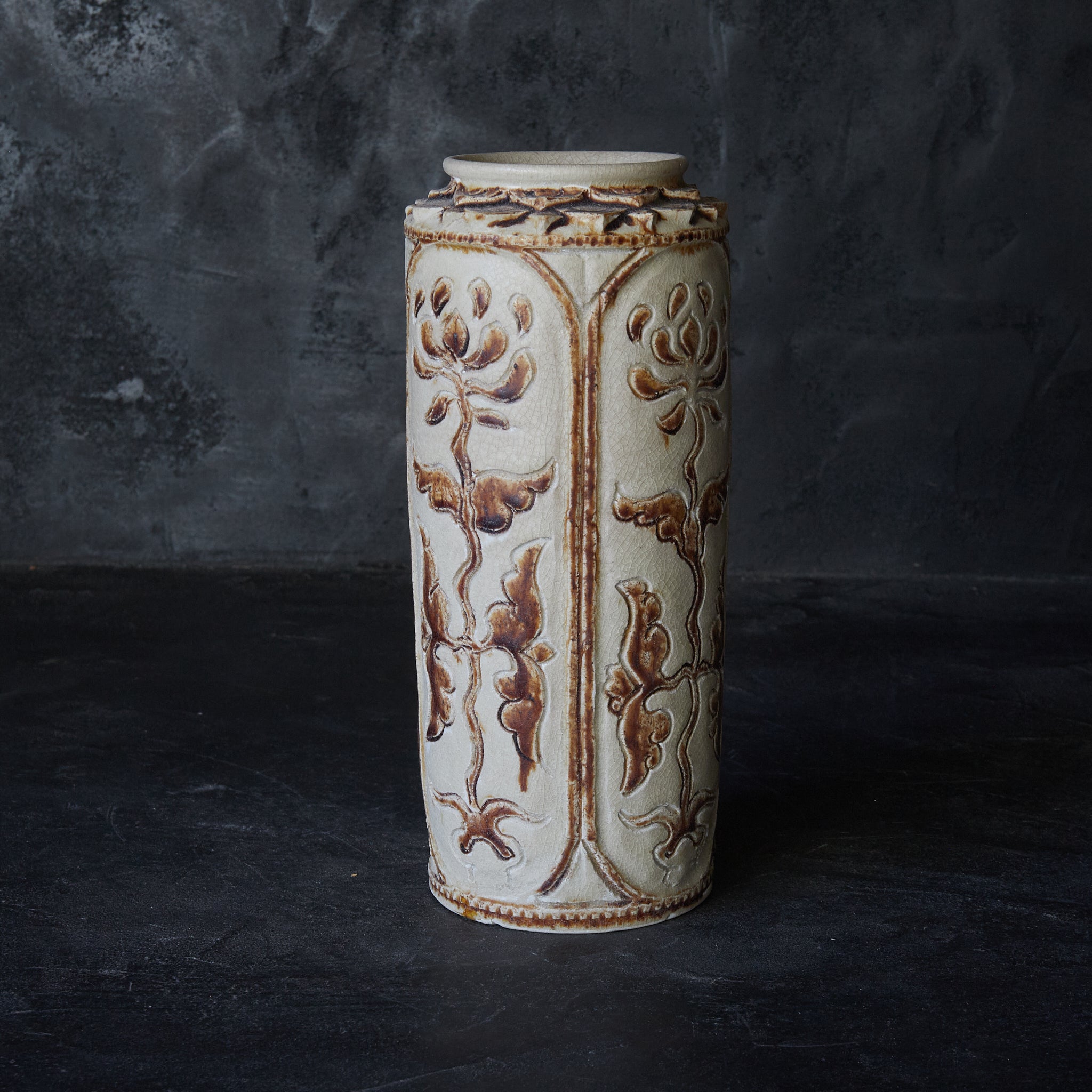 Sungorok Song Hulu White glaze brown vase with lotus petals 12th-16th century 12th-16th century