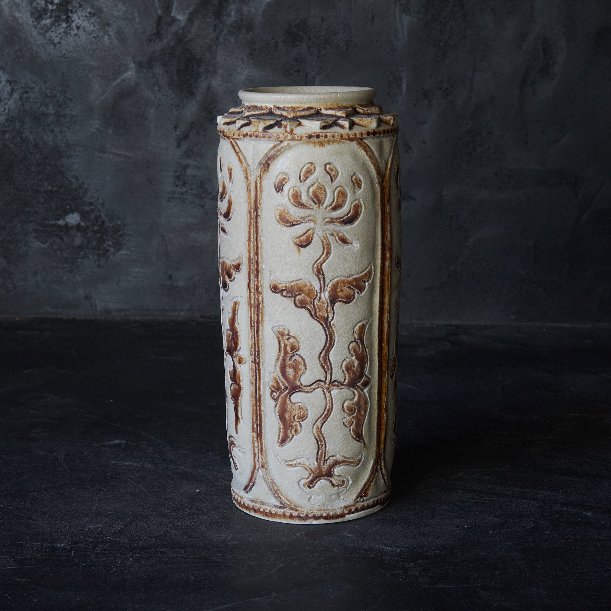 Sungorok Song Hulu White glaze brown vase with lotus petals 12th-16th century 12th-16th century