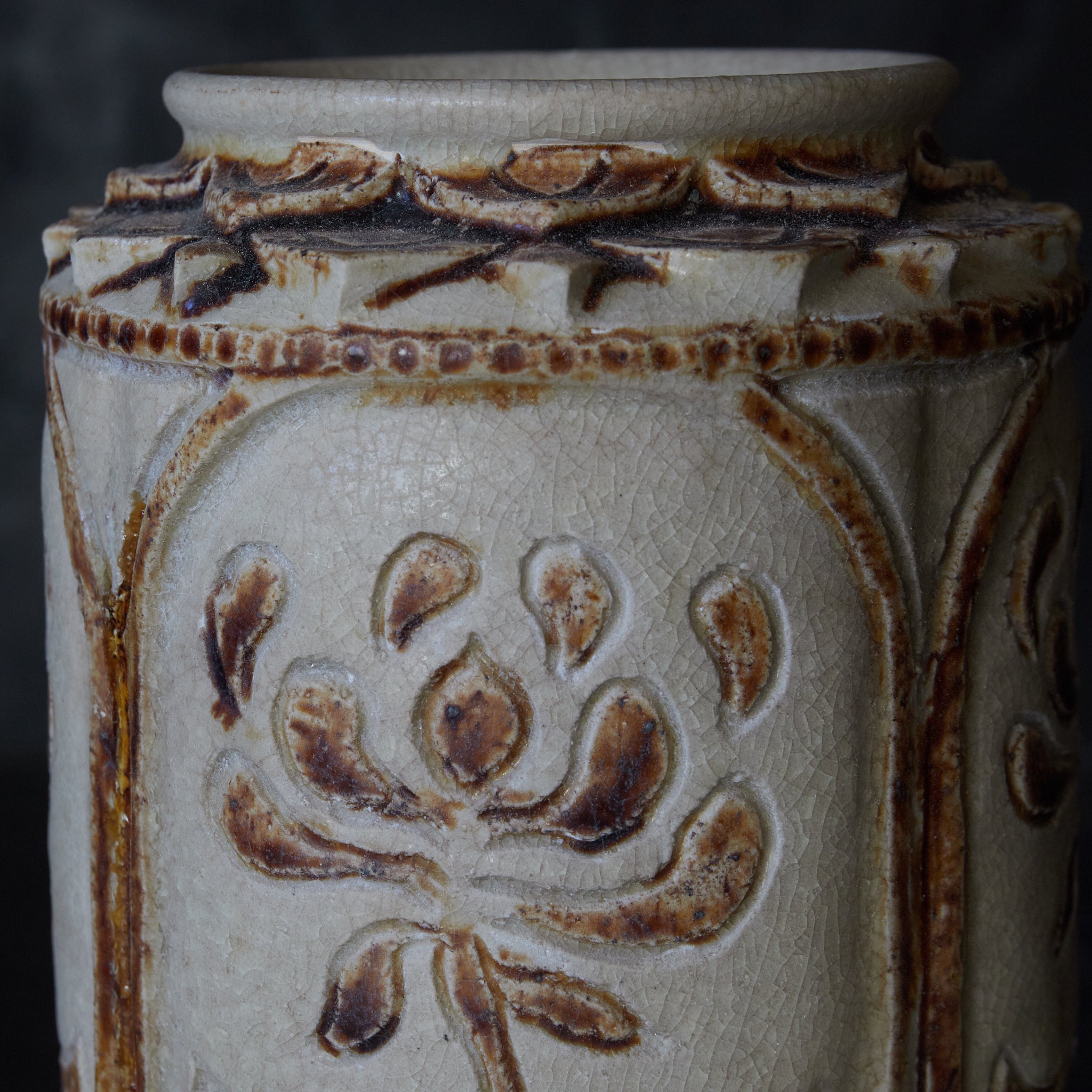 Sungorok Song Hulu White glaze brown vase with lotus petals 12th-16th century 12th-16th century