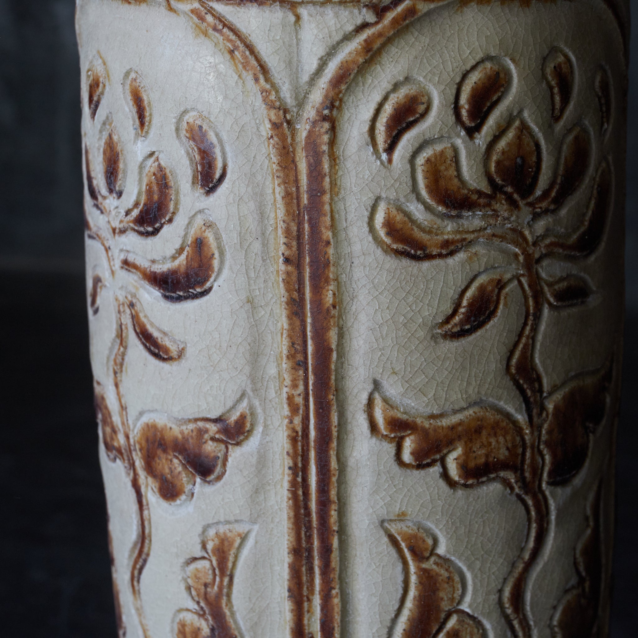 Sungorok Song Hulu White glaze brown vase with lotus petals 12th-16th century 12th-16th century