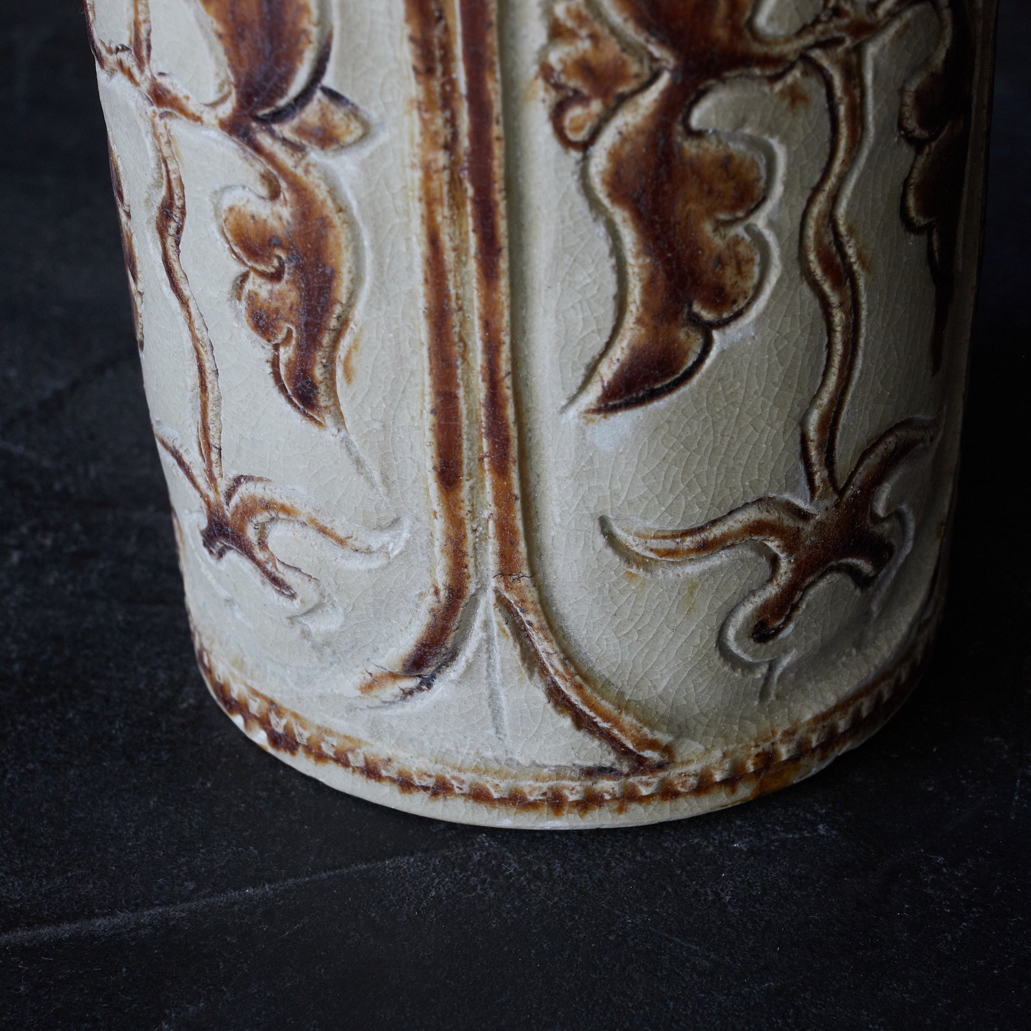 Sungorok Song Hulu White glaze brown vase with lotus petals 12th-16th century 12th-16th century