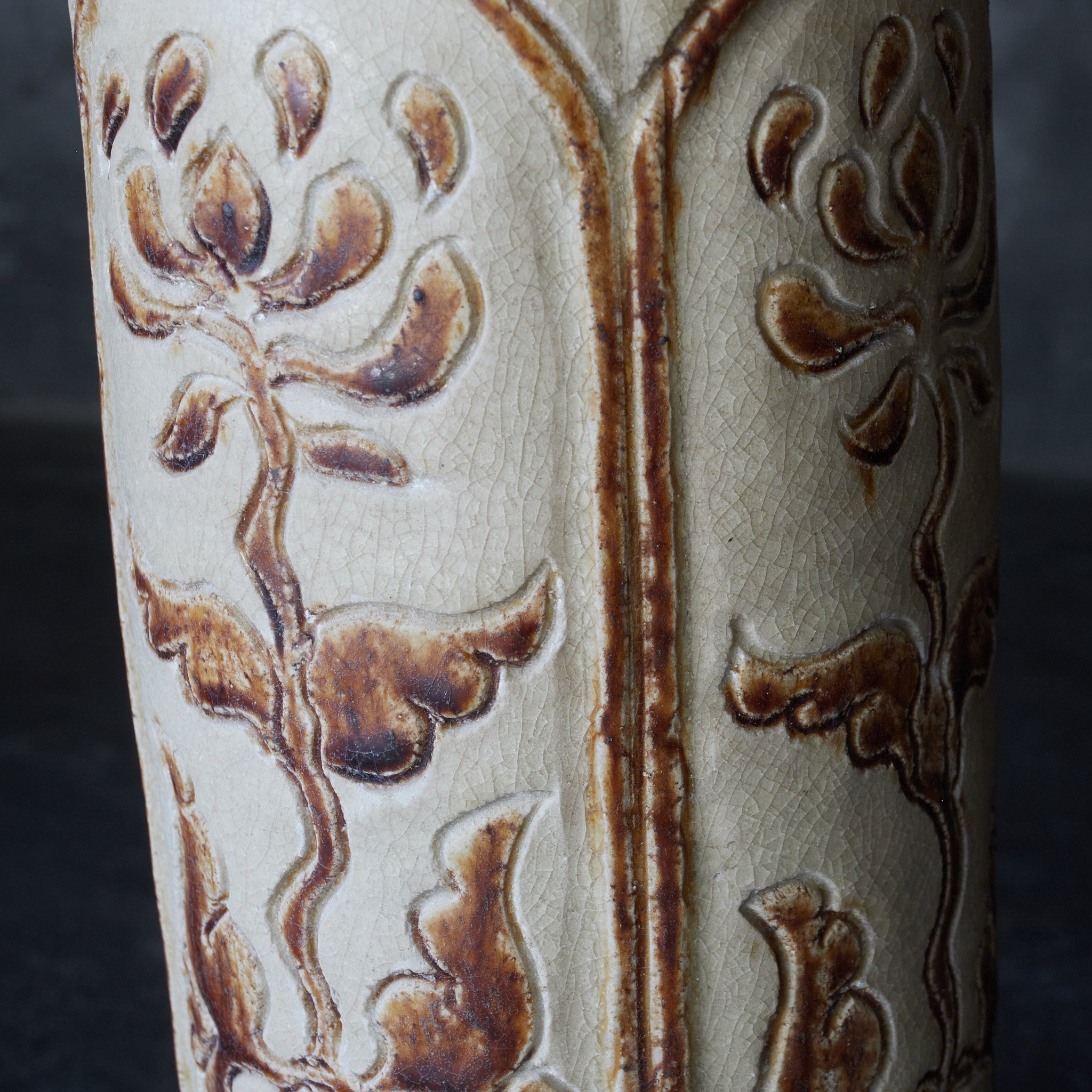 Sungorok Song Hulu White glaze brown vase with lotus petals 12th-16th century 12th-16th century