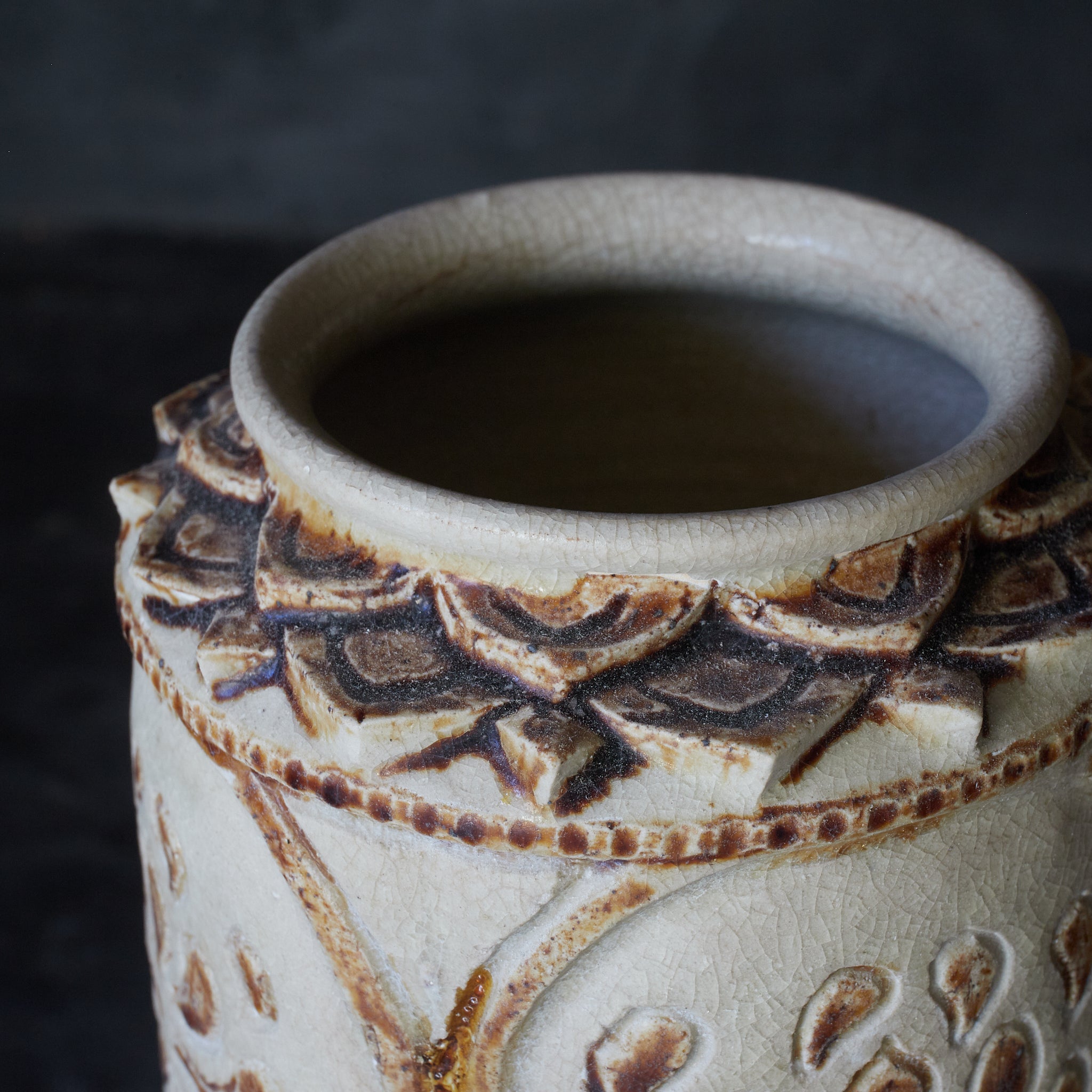 Sungorok Song Hulu White glaze brown vase with lotus petals 12th-16th century 12th-16th century