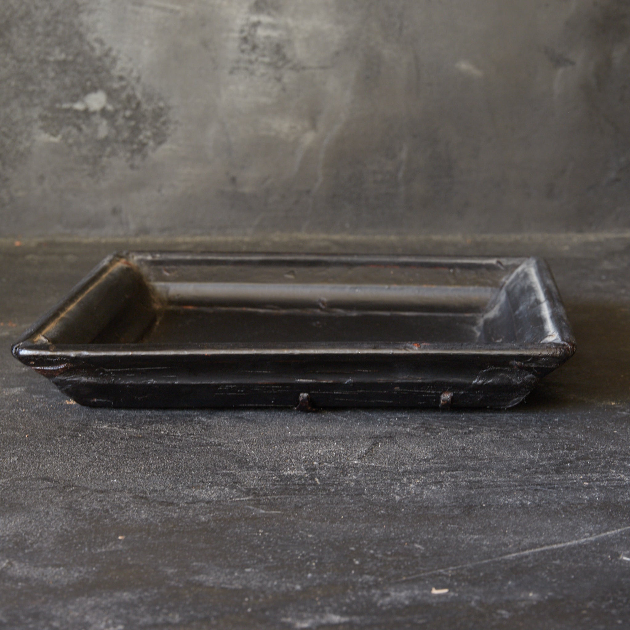 A four-sided tea tray from the Joseon Dynasty, with a beautiful wooden finish.