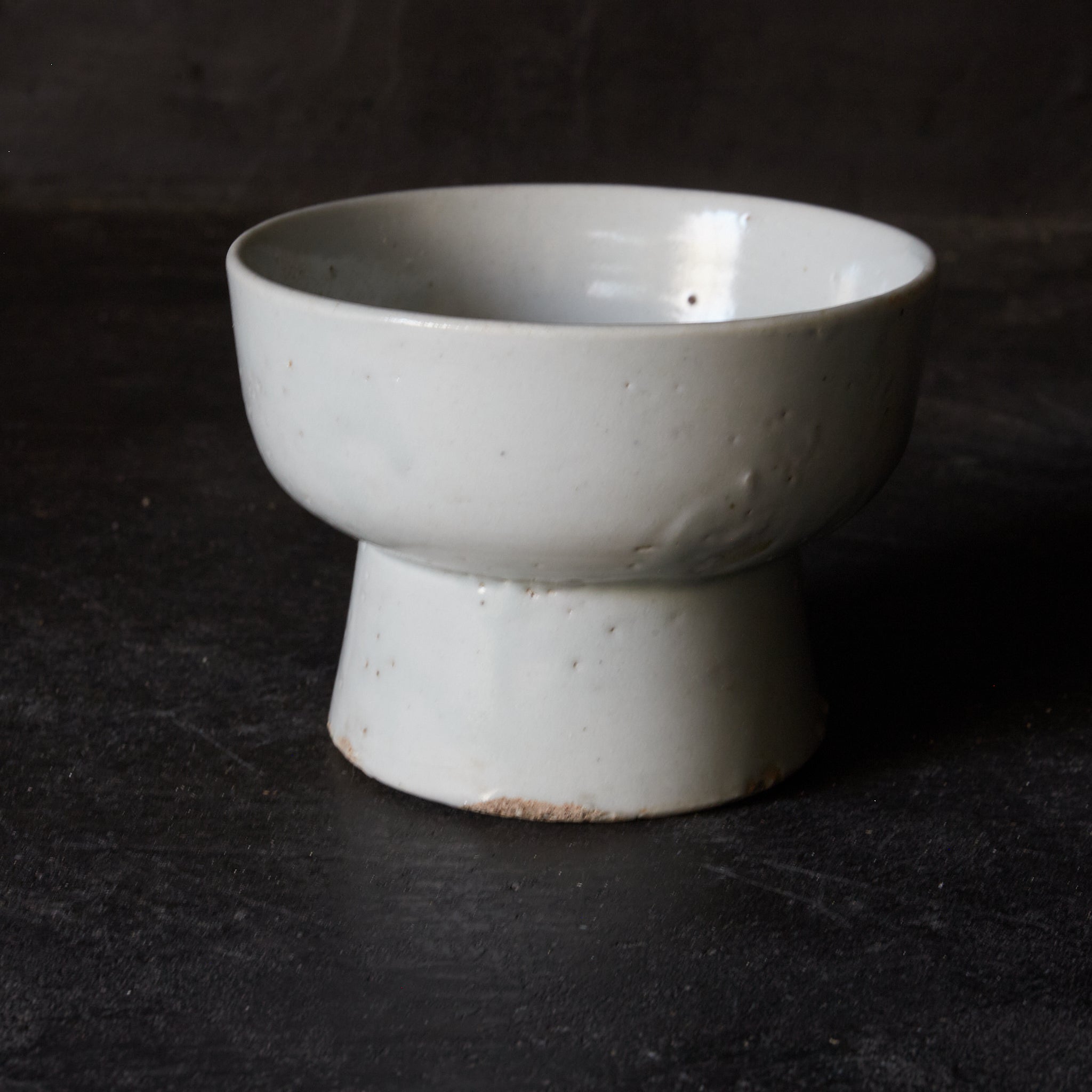 Yi Dynasty White Porcelain Bowl with Pedestal, Joseon Dynasty/1392-1897CE