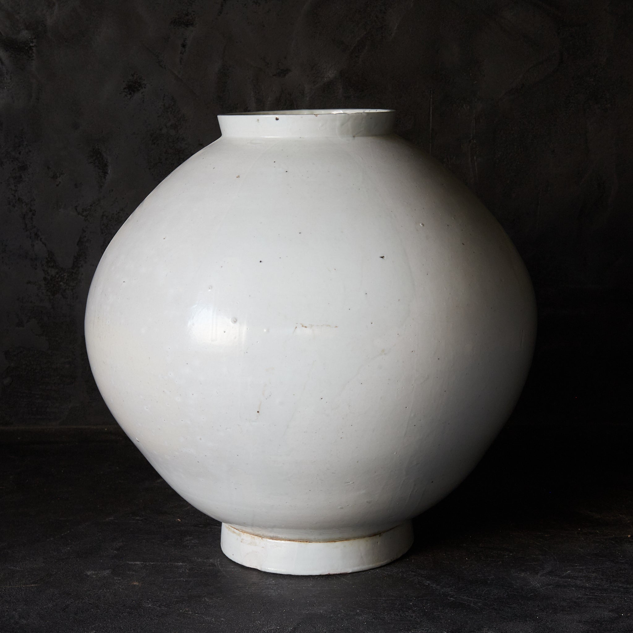 Yi Dynasty White Porcelain Full Moon Vase, Yi Dynasty/1392-1897CE