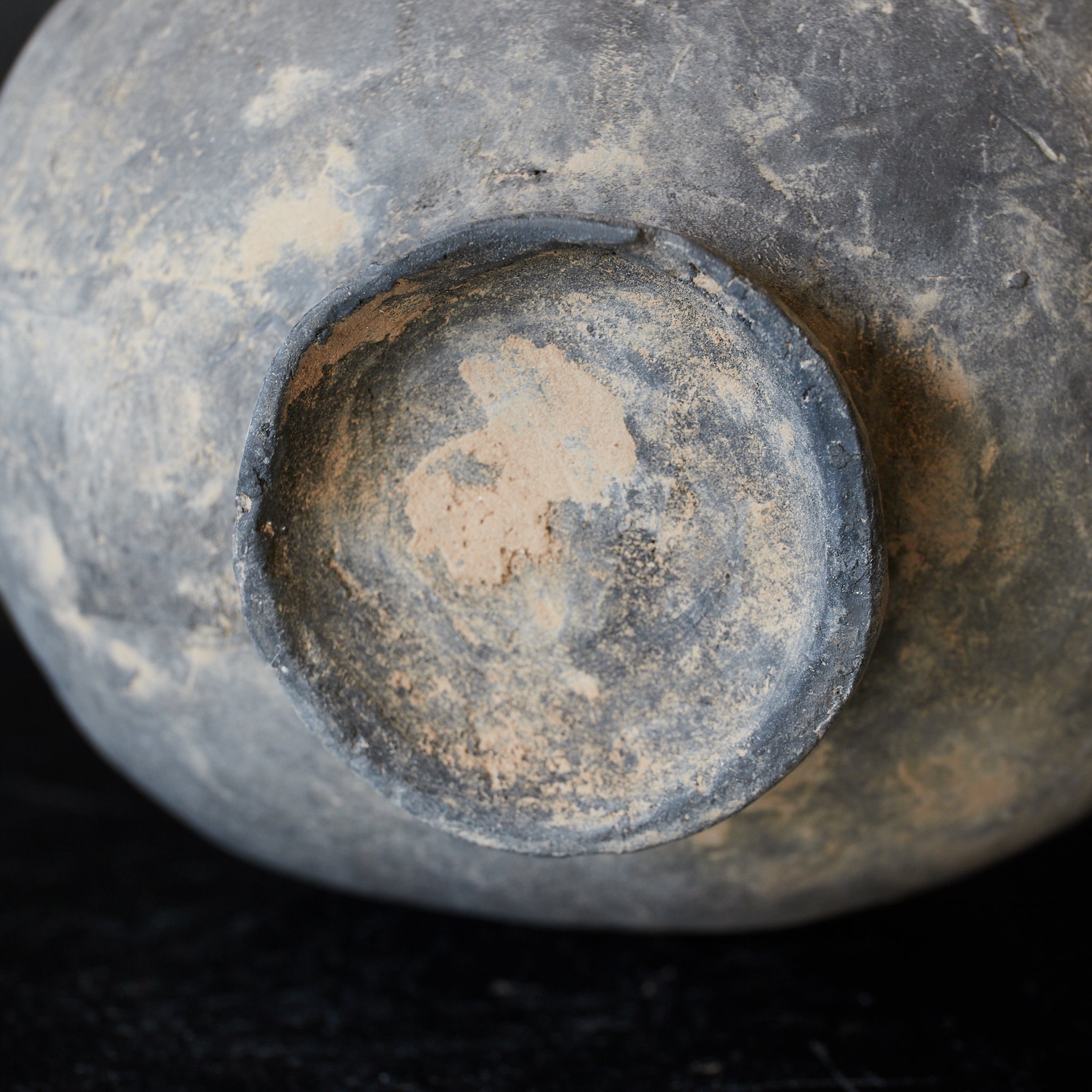 漢代 黒陶扁壷 アンダーソン土器（206 BCE–220 CE）