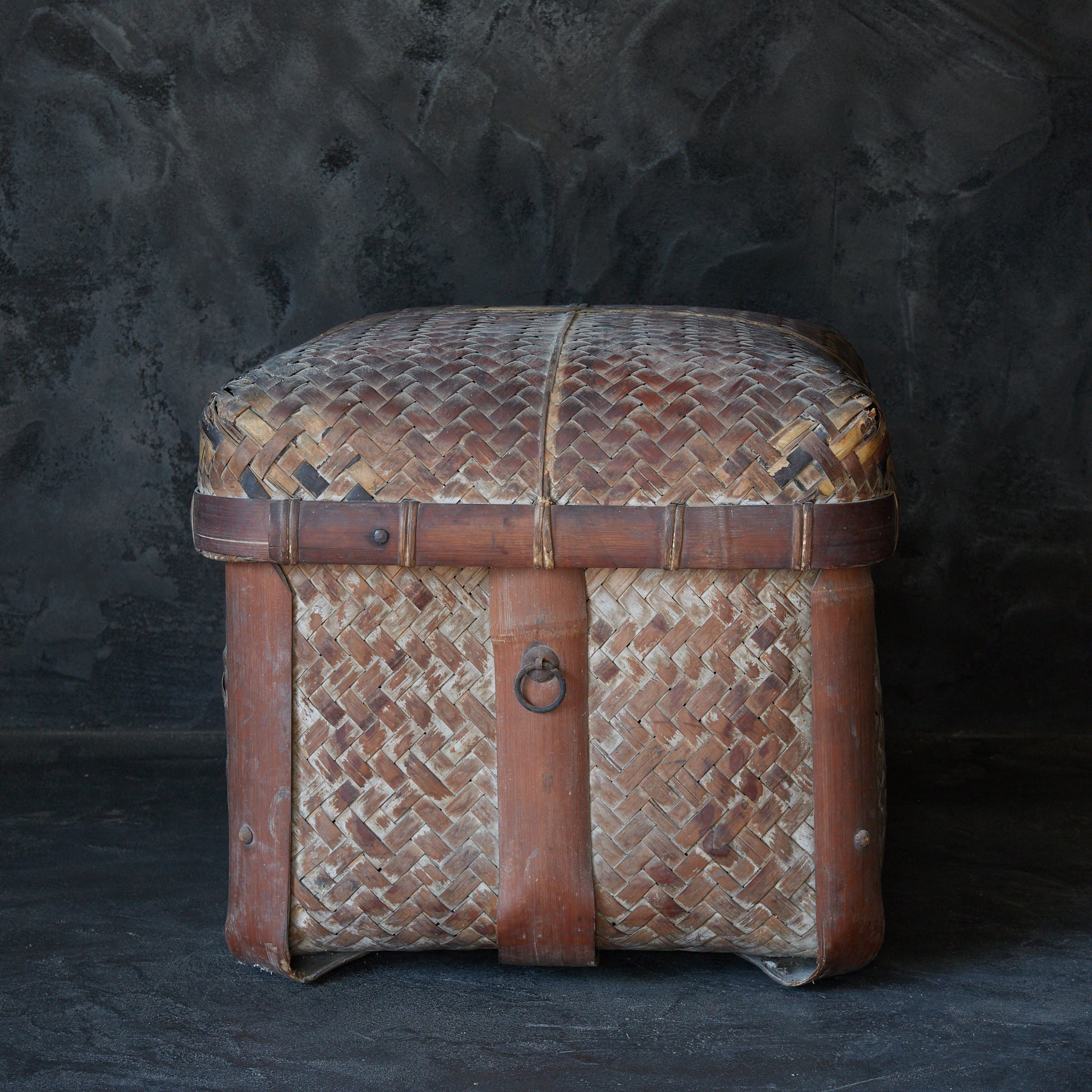 LARGE KUDZU BASKET / TEA BOX, Edo–Meiji Period（1603–1912CE）