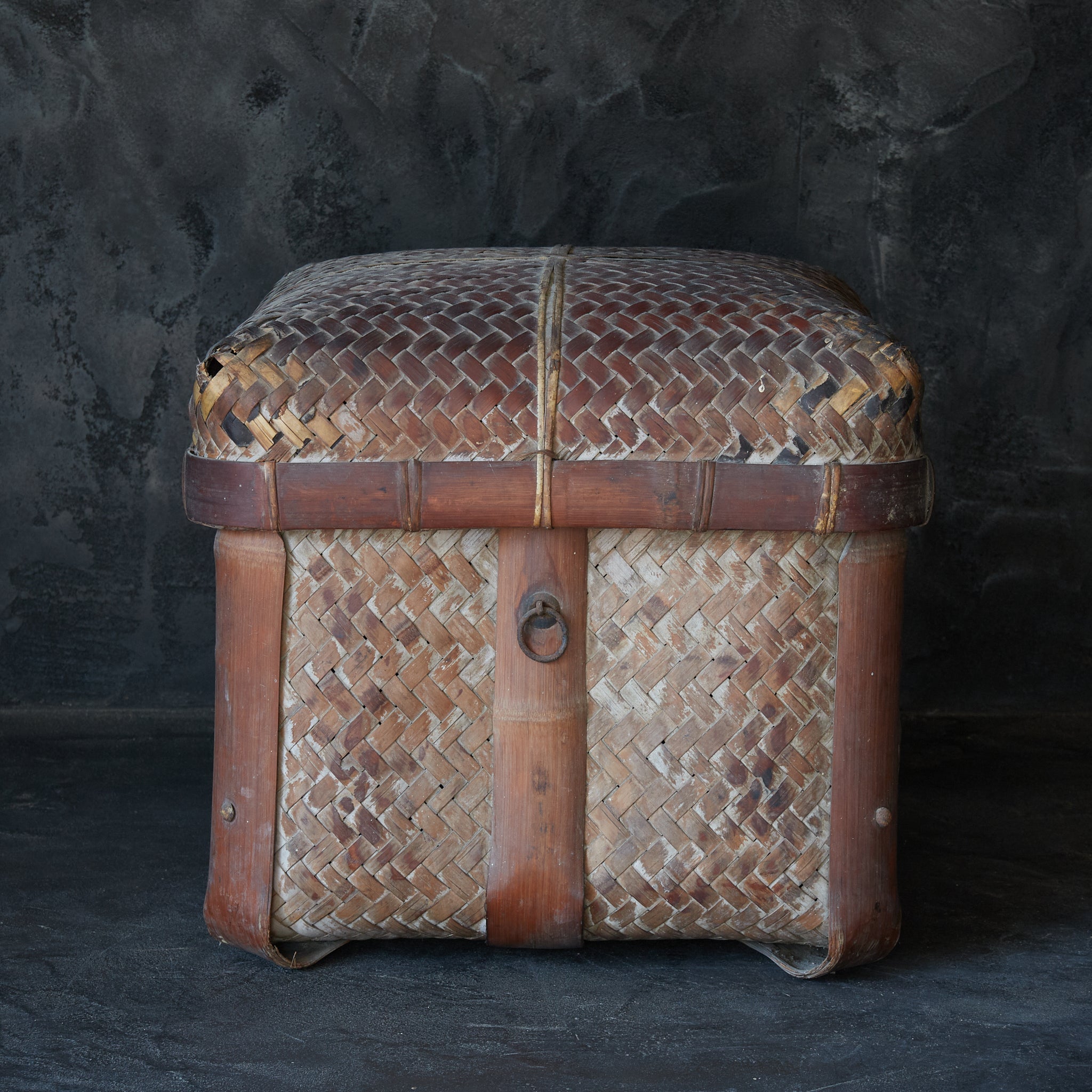 LARGE KUDZU BASKET / TEA BOX, Edo–Meiji Period（1603–1912CE）