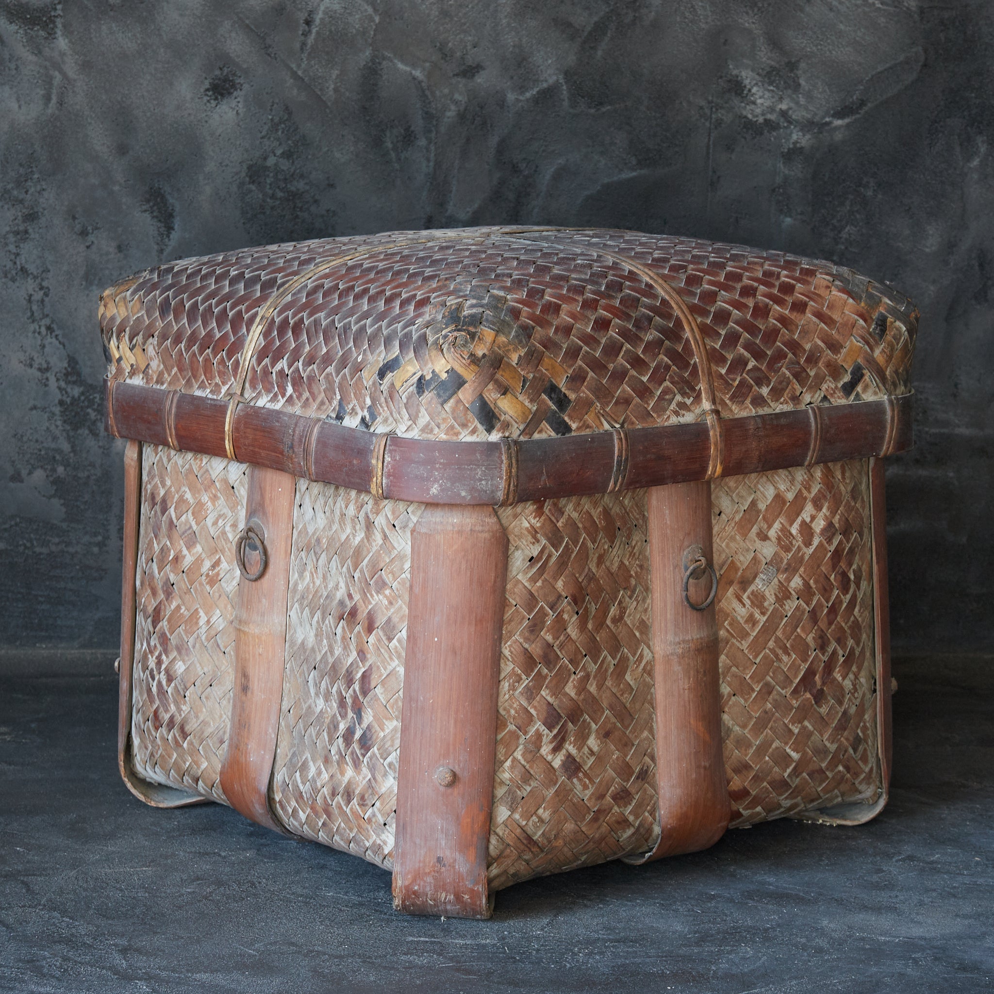 LARGE KUDZU BASKET / TEA BOX, Edo–Meiji Period（1603–1912CE）