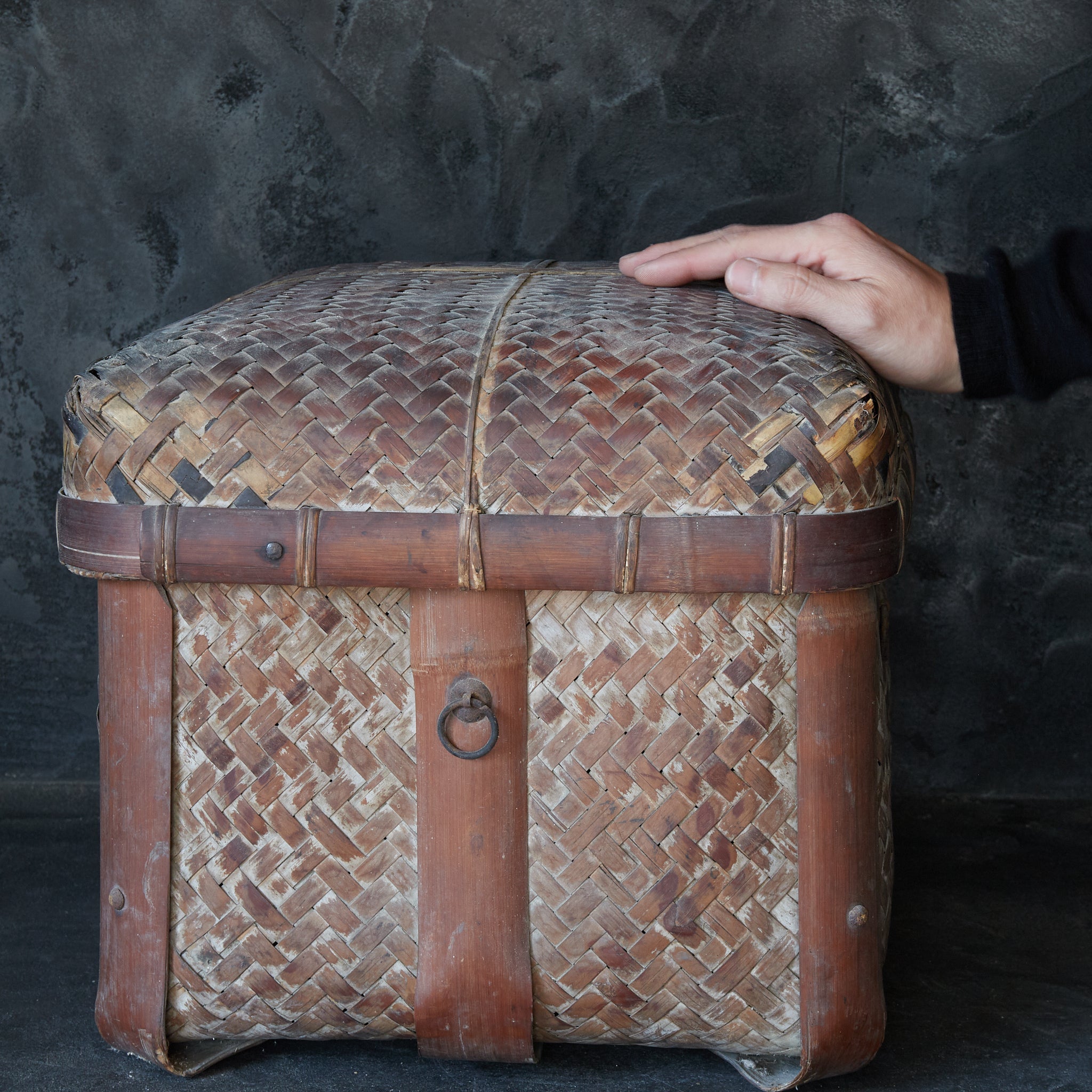 LARGE KUDZU BASKET / TEA BOX, Edo–Meiji Period（1603–1912CE）