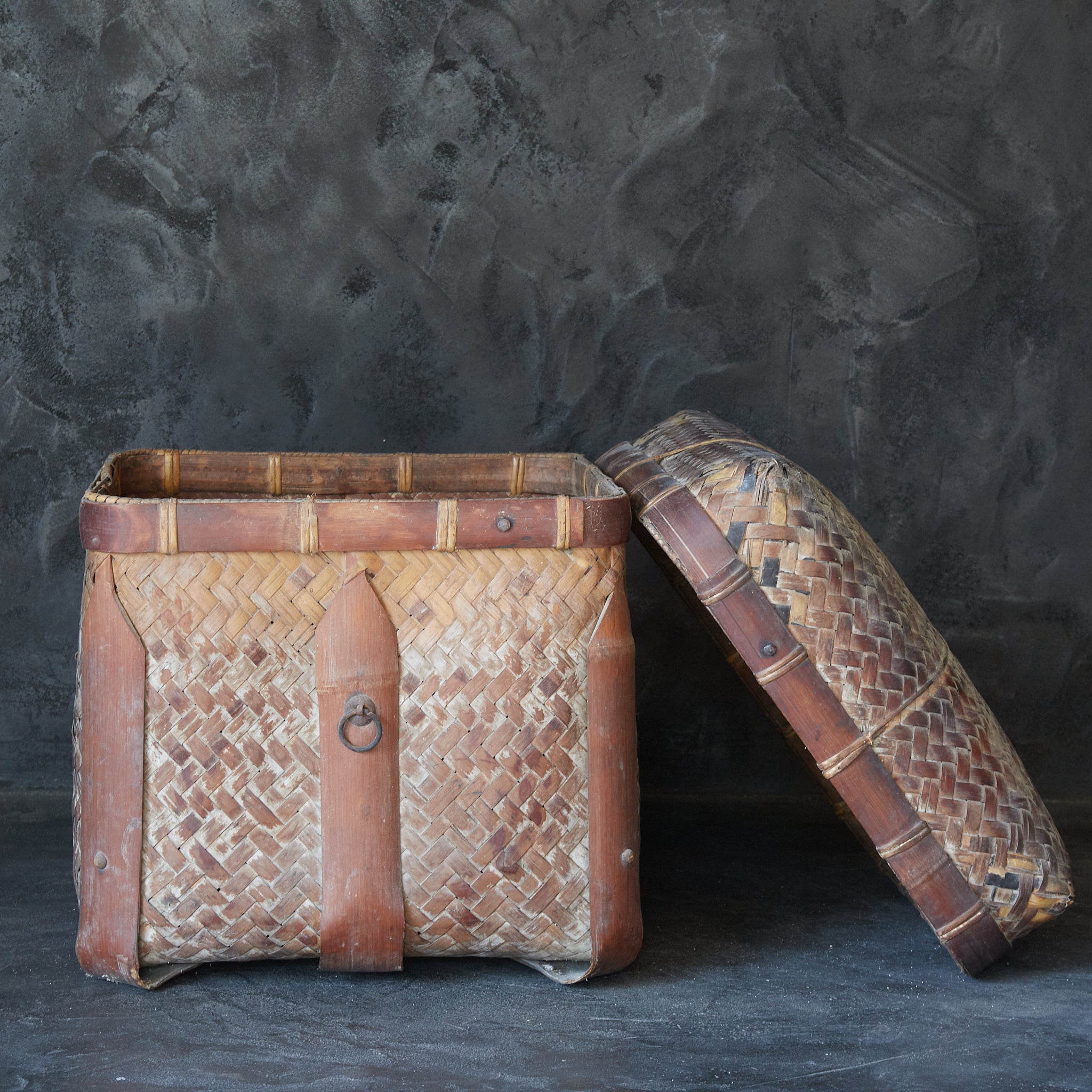 LARGE KUDZU BASKET / TEA BOX, Edo–Meiji Period（1603–1912CE）