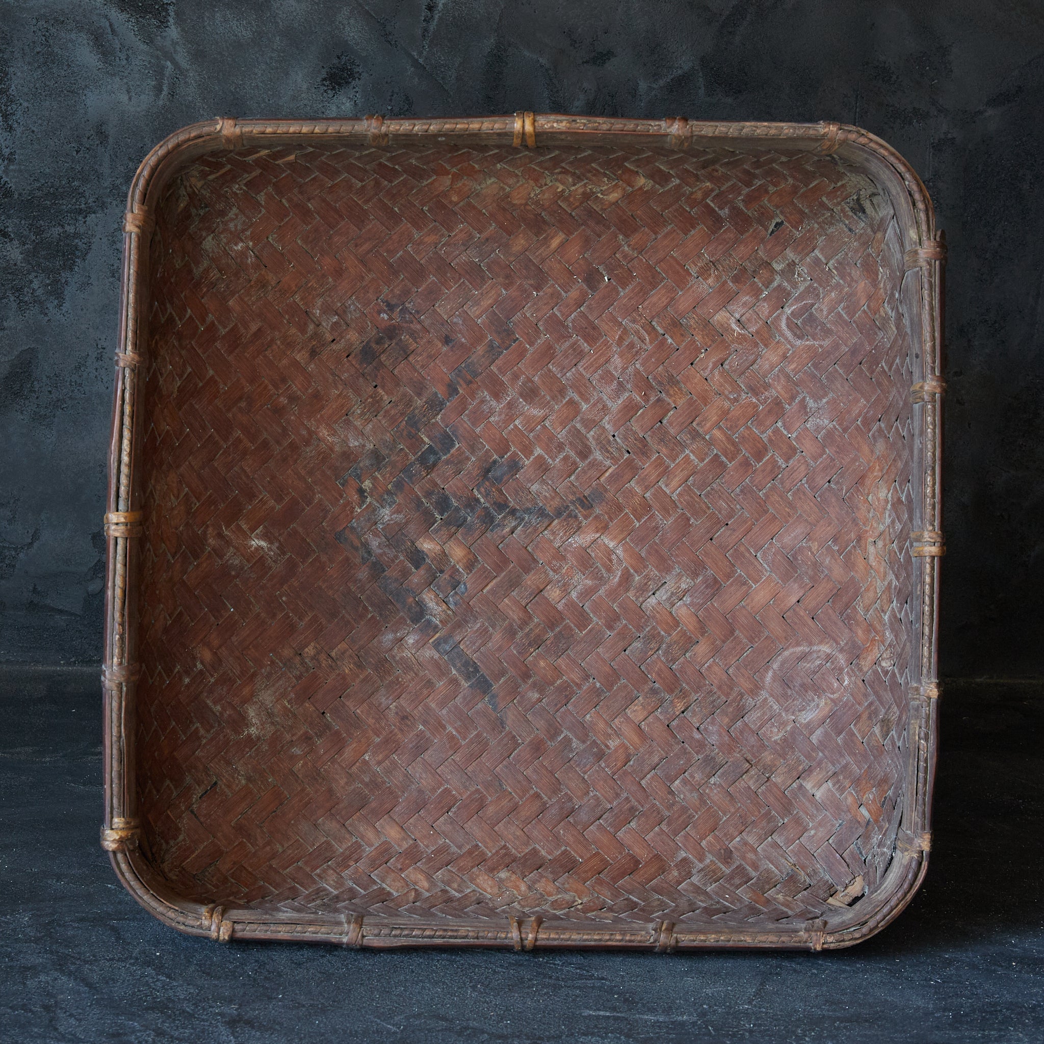 LARGE KUDZU BASKET / TEA BOX, Edo–Meiji Period（1603–1912CE）