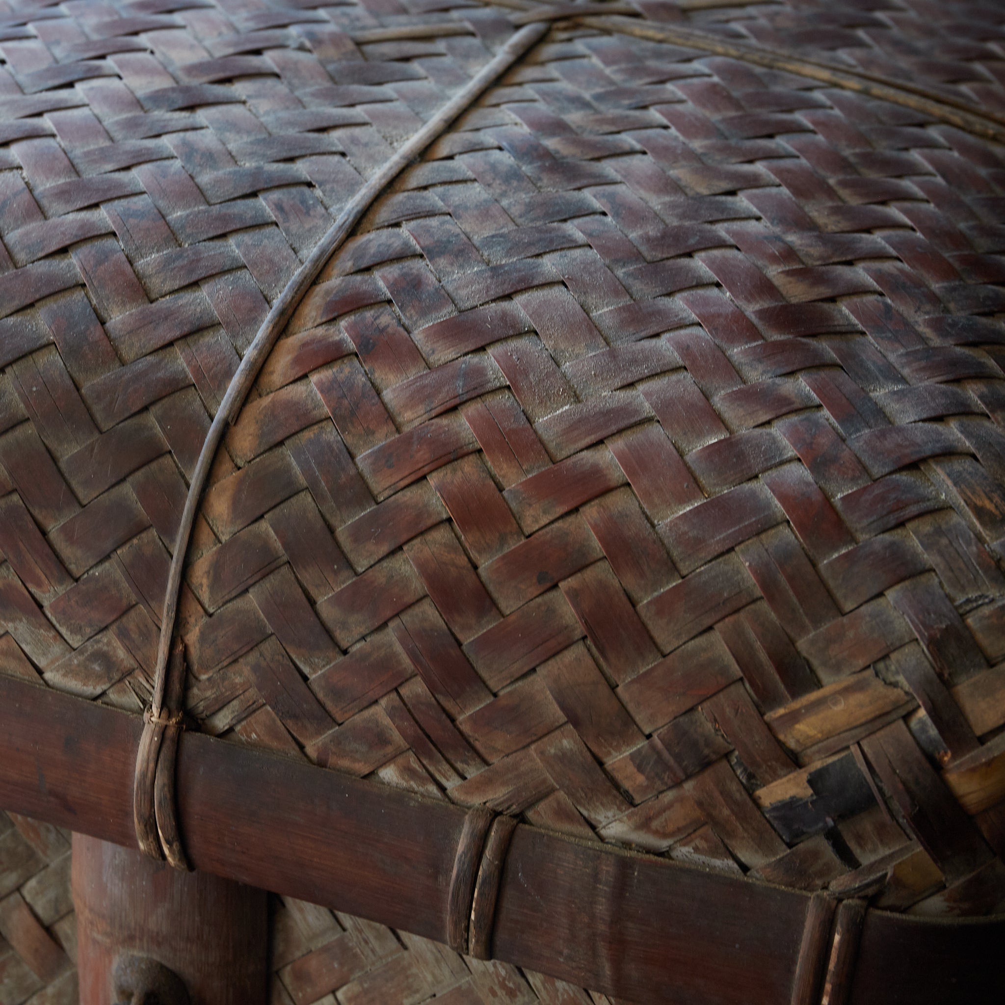 LARGE KUDZU BASKET / TEA BOX, Edo–Meiji Period（1603–1912CE）