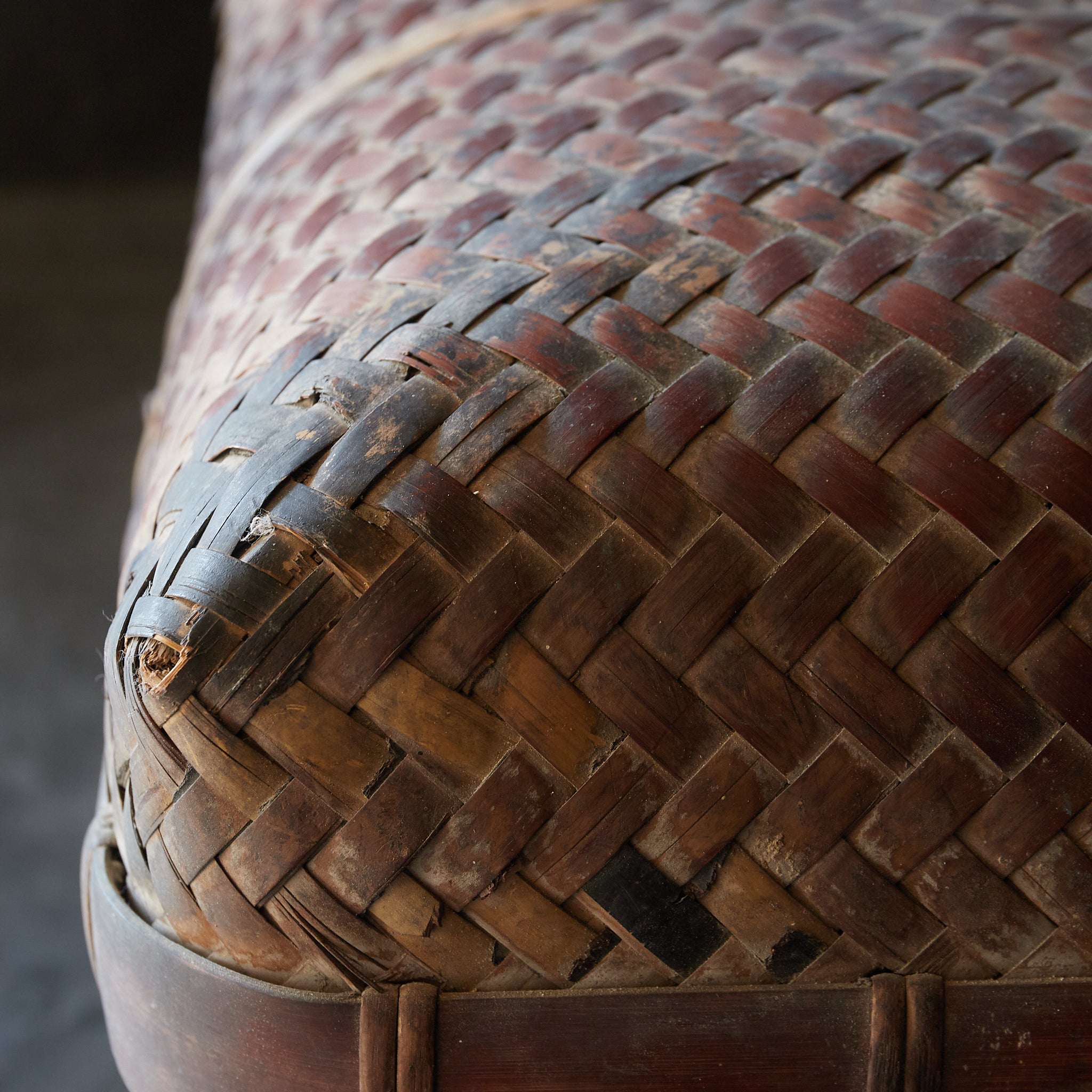 LARGE KUDZU BASKET / TEA BOX, Edo–Meiji Period（1603–1912CE）