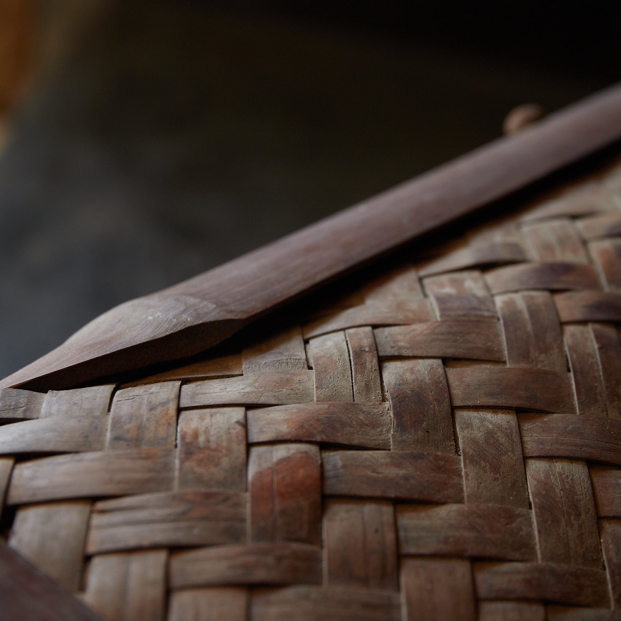 LARGE KUDZU BASKET / TEA BOX, Edo–Meiji Period（1603–1912CE）