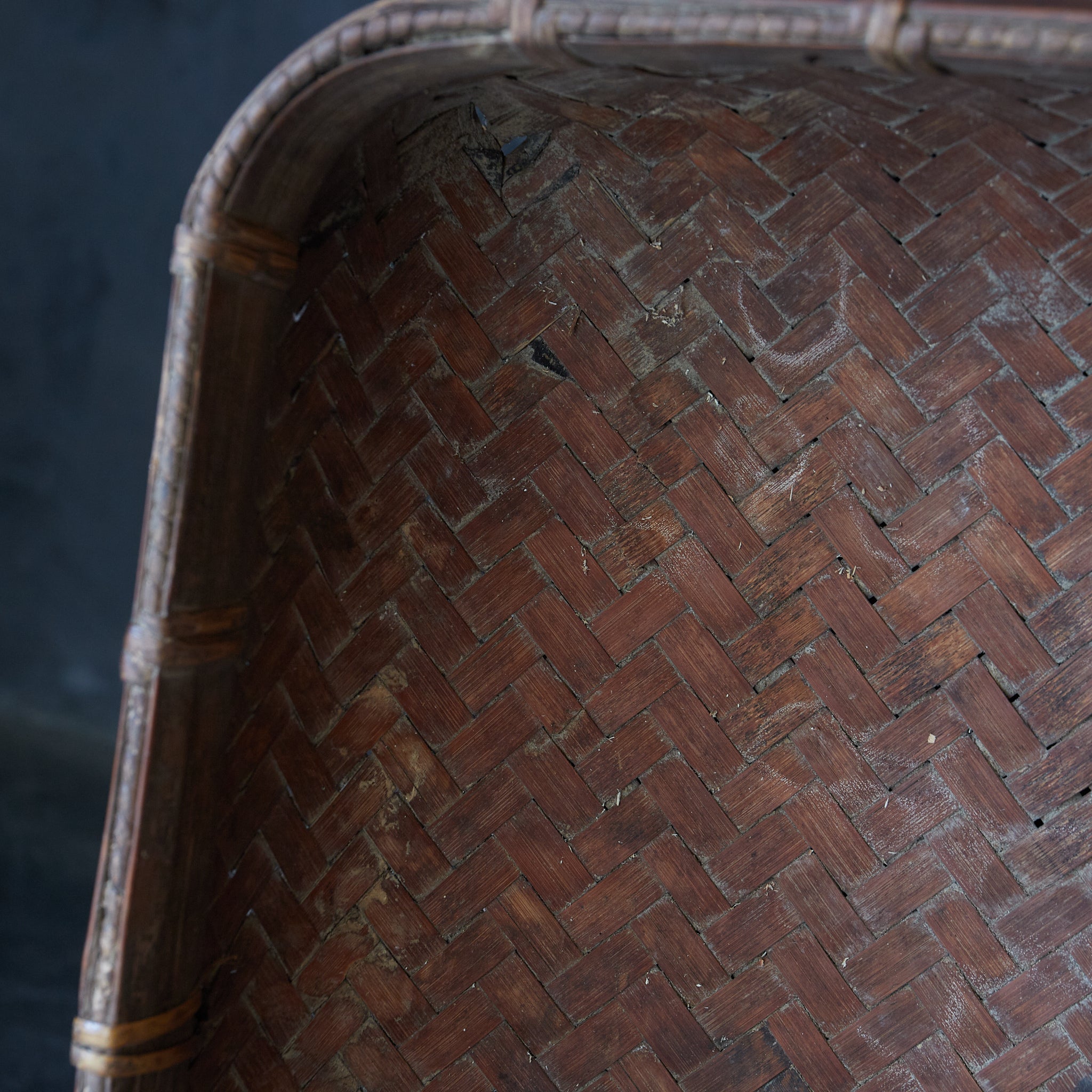 LARGE KUDZU BASKET / TEA BOX, Edo–Meiji Period（1603–1912CE）