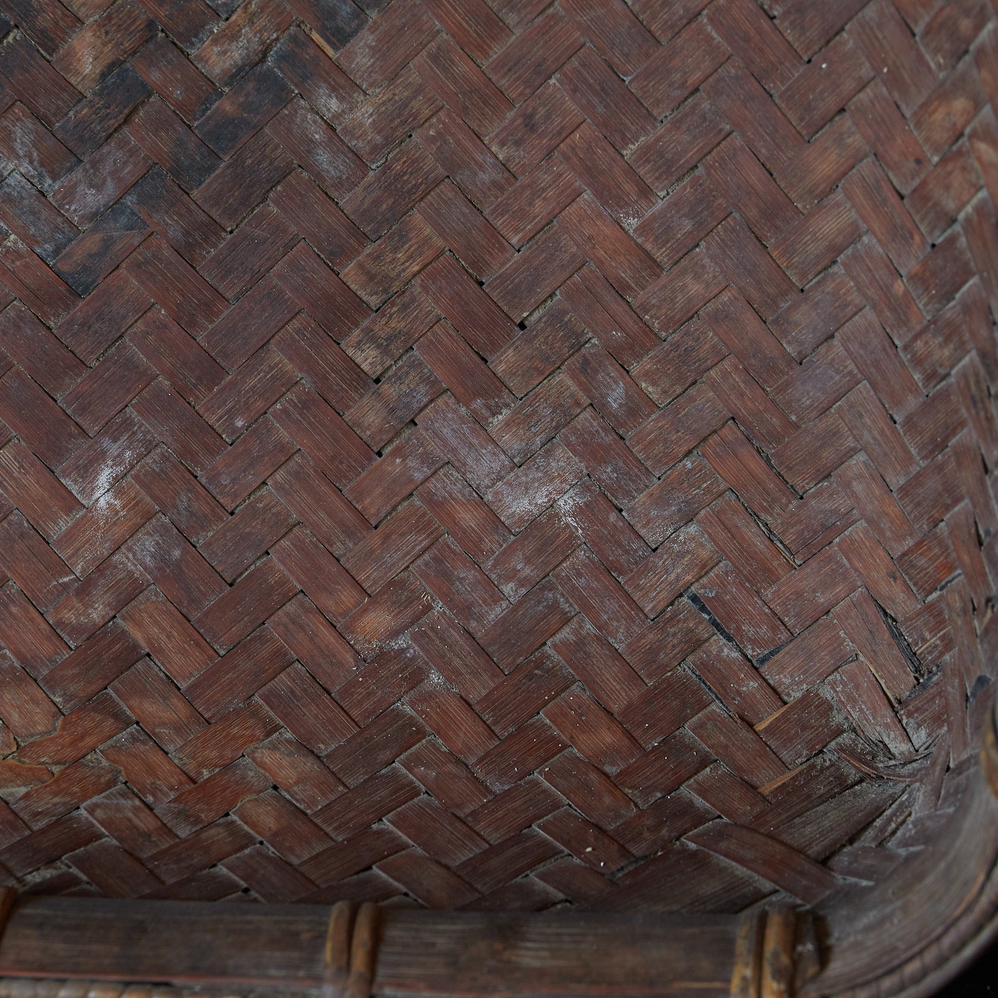 LARGE KUDZU BASKET / TEA BOX, Edo–Meiji Period（1603–1912CE）