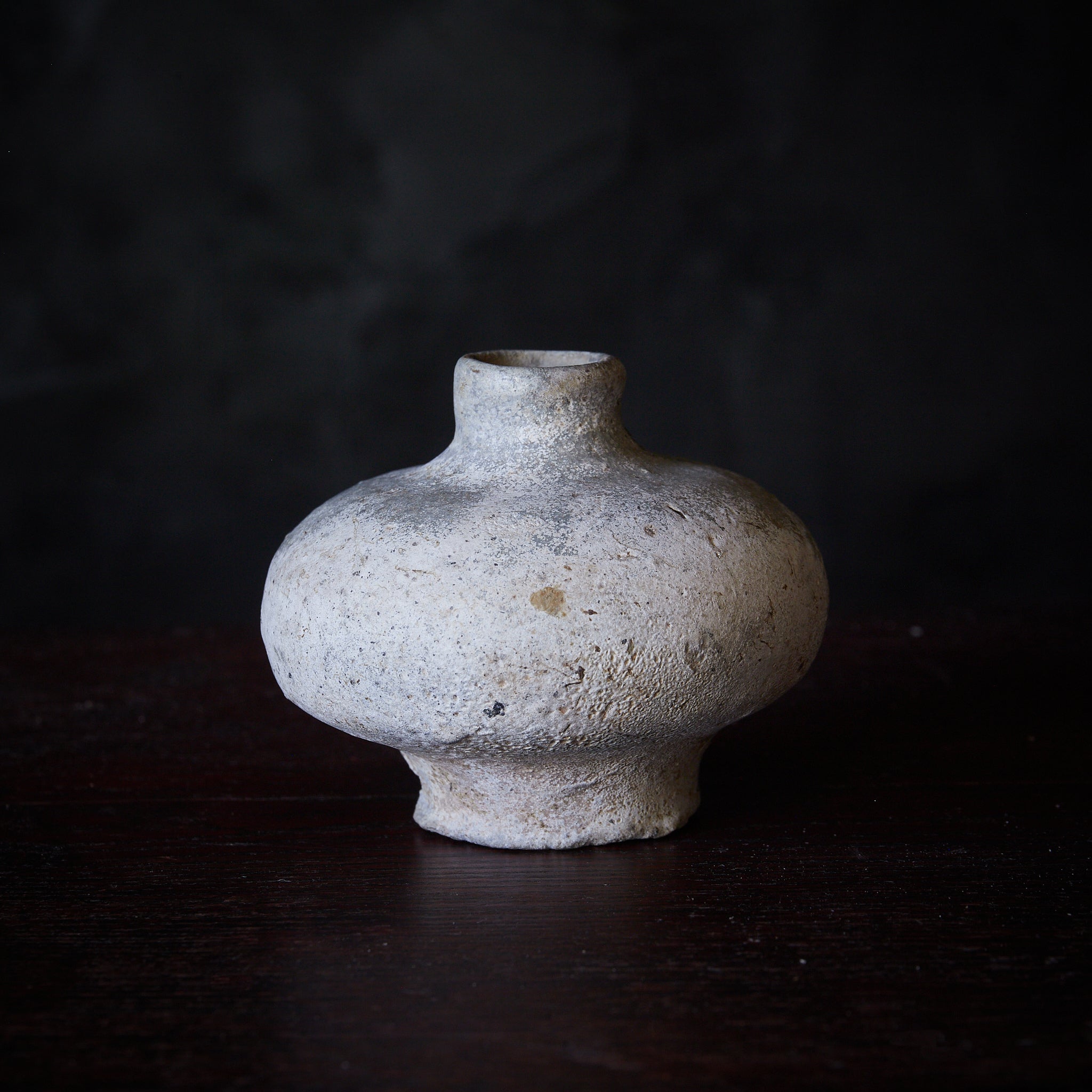 【タイ・骨董・出土品】宋胡録（スンコロク）白釉斑紋小壺（1301年~1600年） タイ スンコロク 宋胡録耳付小壺 – 燦禾 SANKA