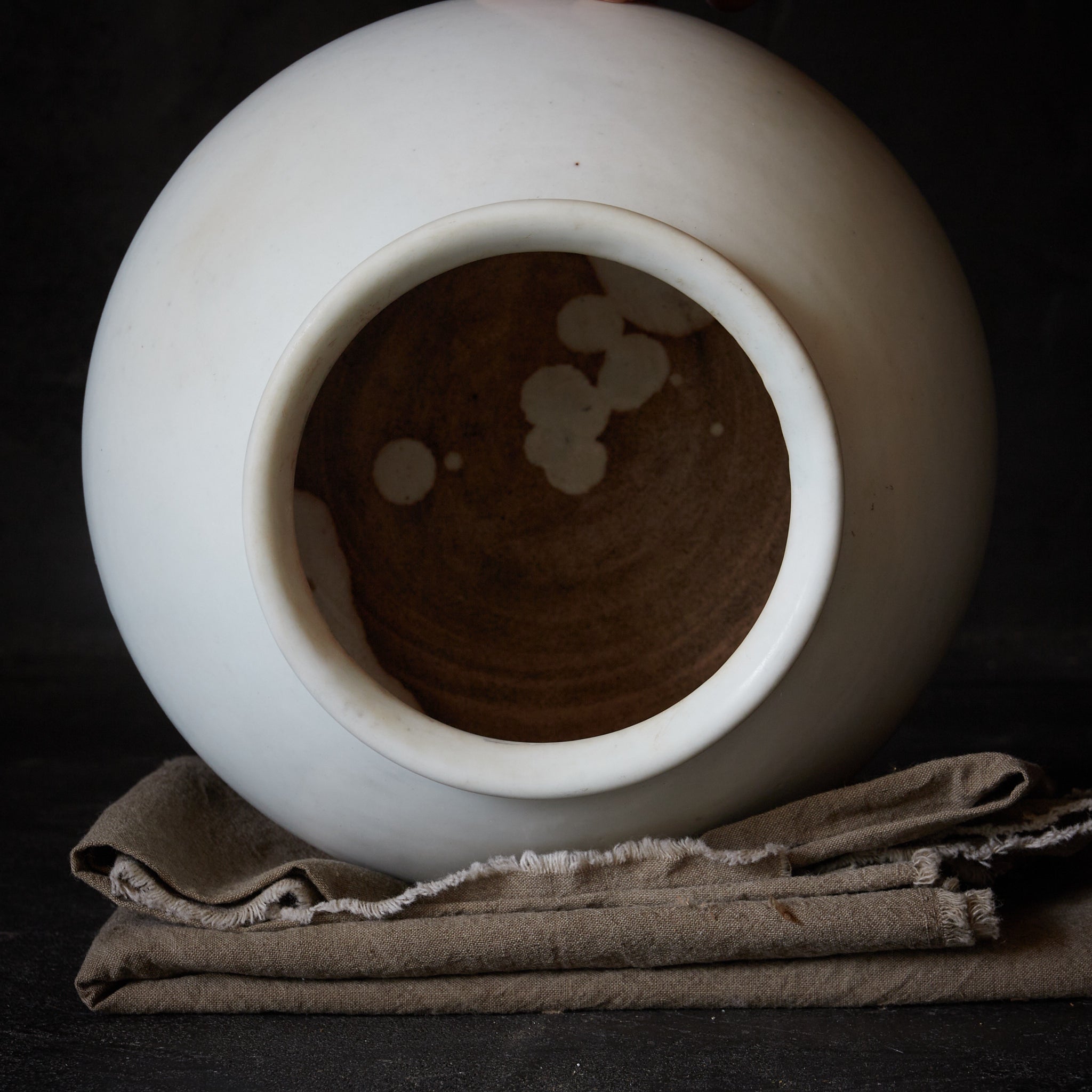 李朝 白磁丸壺 木箱付（1392–1897CE） | 入蘆花（ロカニイル）