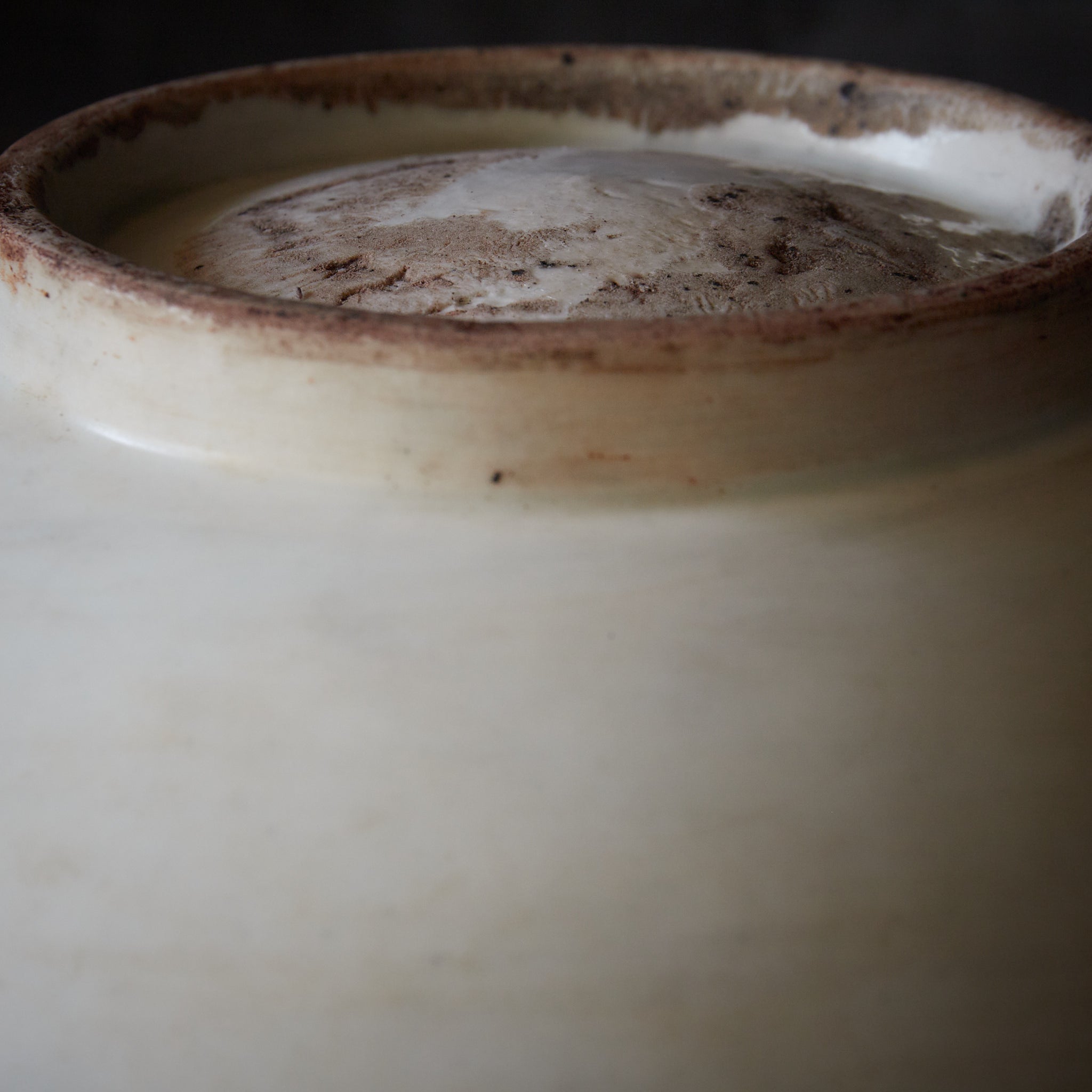 李朝 白磁丸壺 木箱付（1392–1897CE） | 入蘆花（ロカニイル）