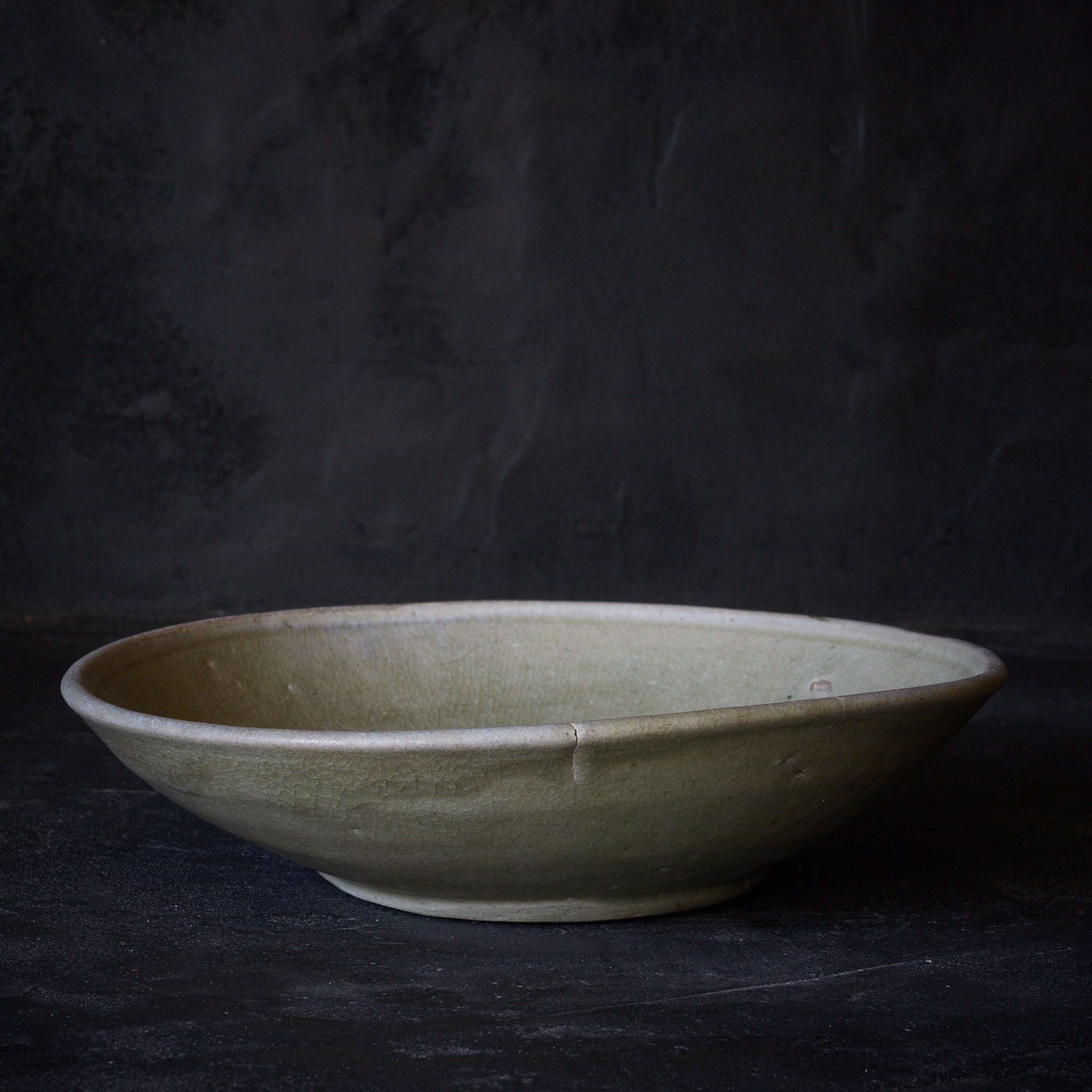 明代 龍泉窯大皿（1368–1644CE） | 入蘆花（ロカニイル）