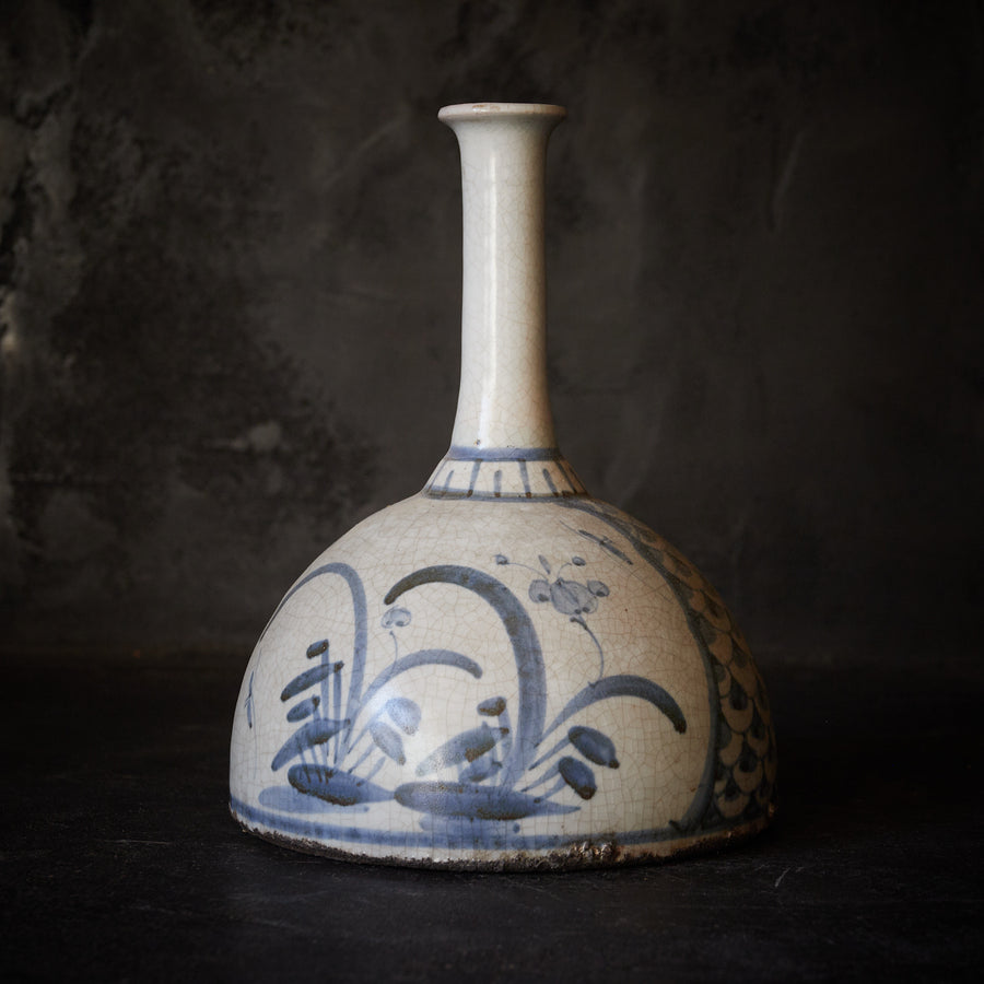 江戸時代 古伊万里染付草花蜻蛉文船徳利（1603–1867CE）