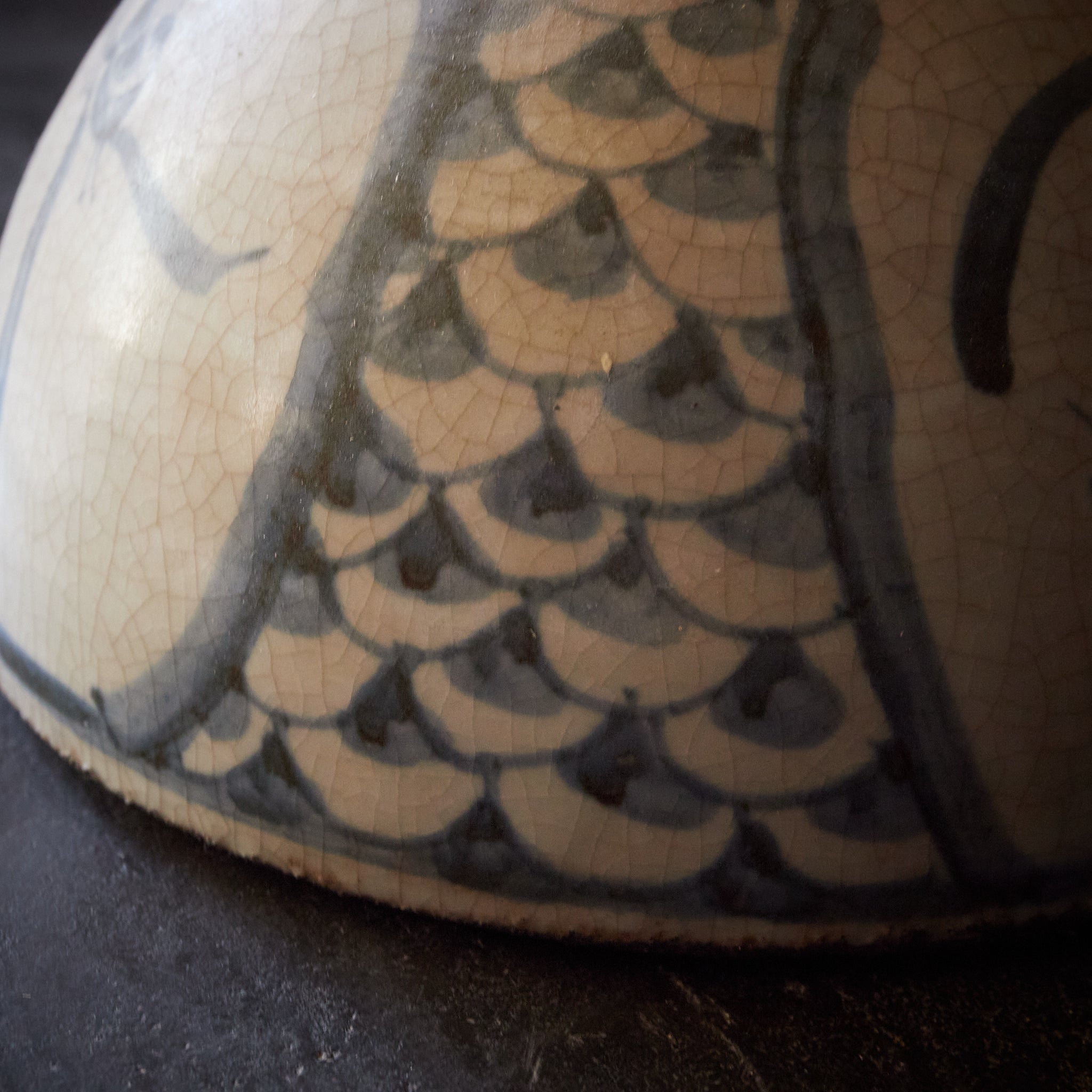 FRASCO DE SAKE, Ko-Imari, con azul bajo cubierta diseño de libélula y flor, Período Edo（1603–1867 d. C.）